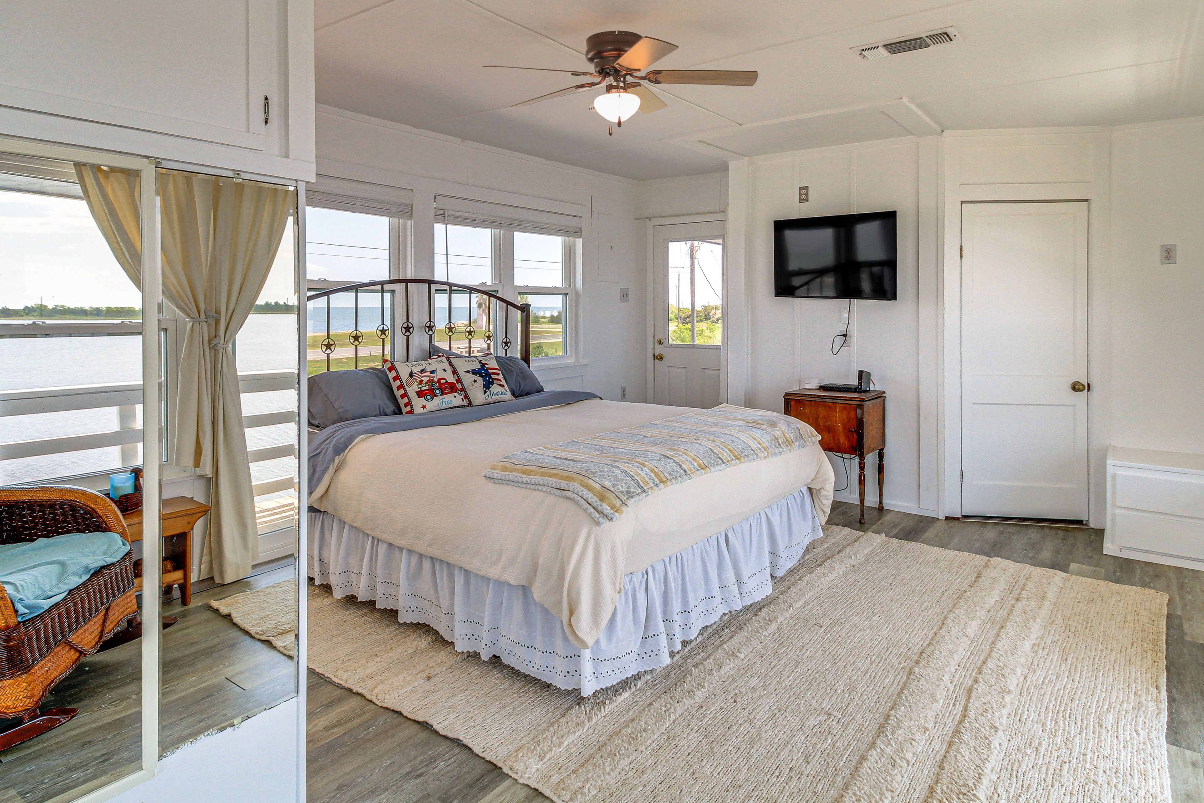 Bedroom 1 | California King Bed | 2nd Floor