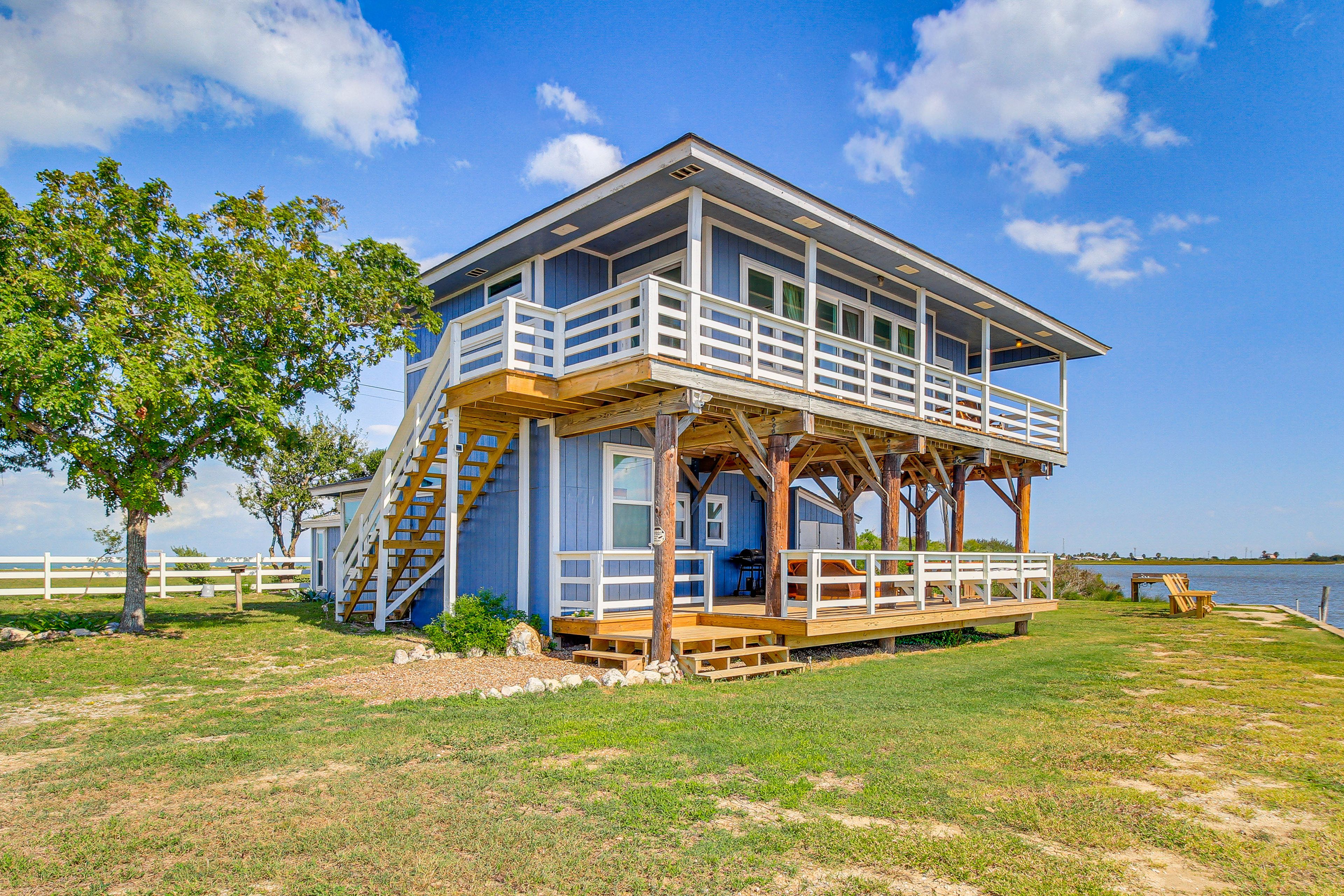 Parking | Driveway (2 Vehicles) | Boat/Trailer Parking | RV Parking (Addt'l Fee)