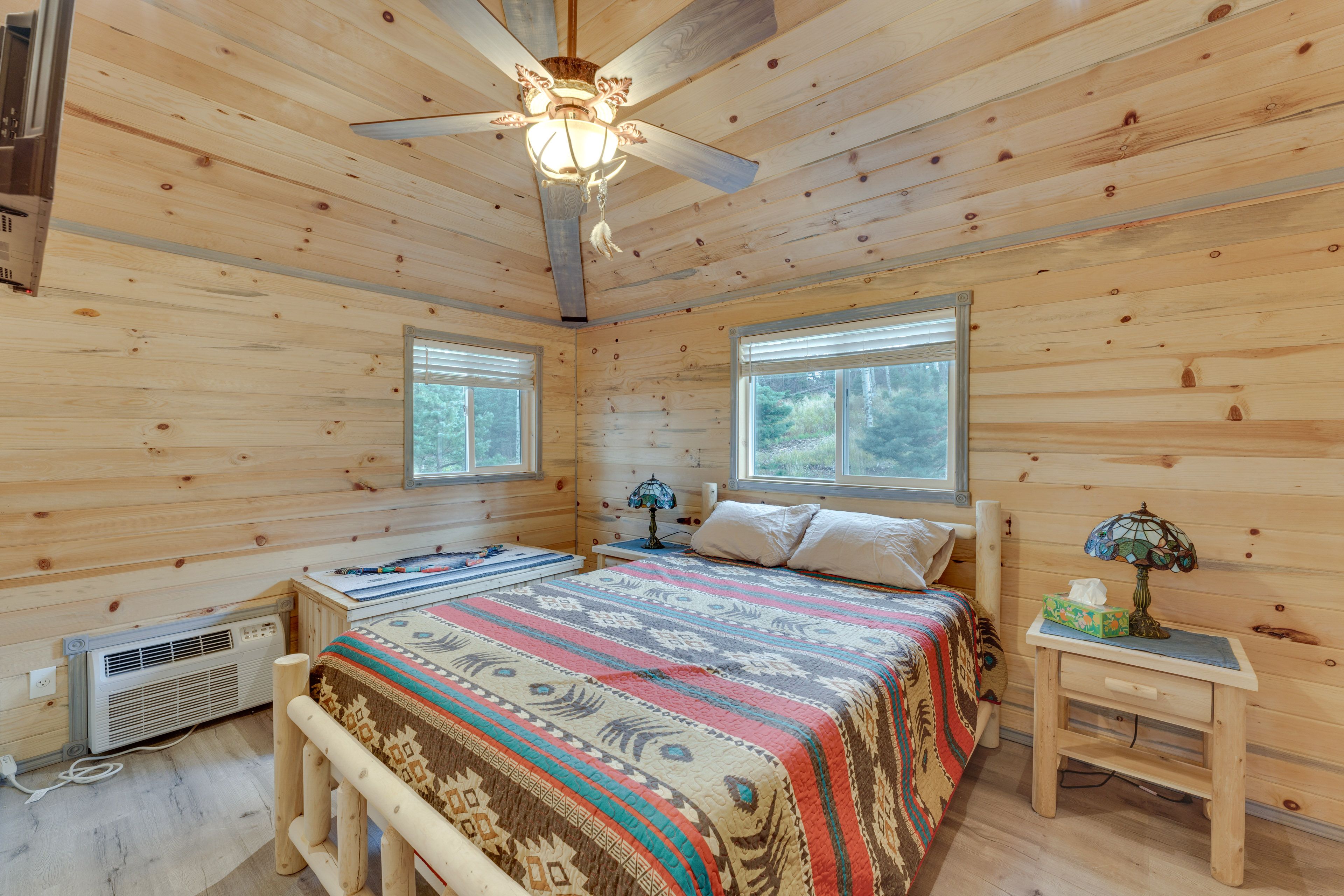 Bedroom 2 | Queen Bed | Smart TV