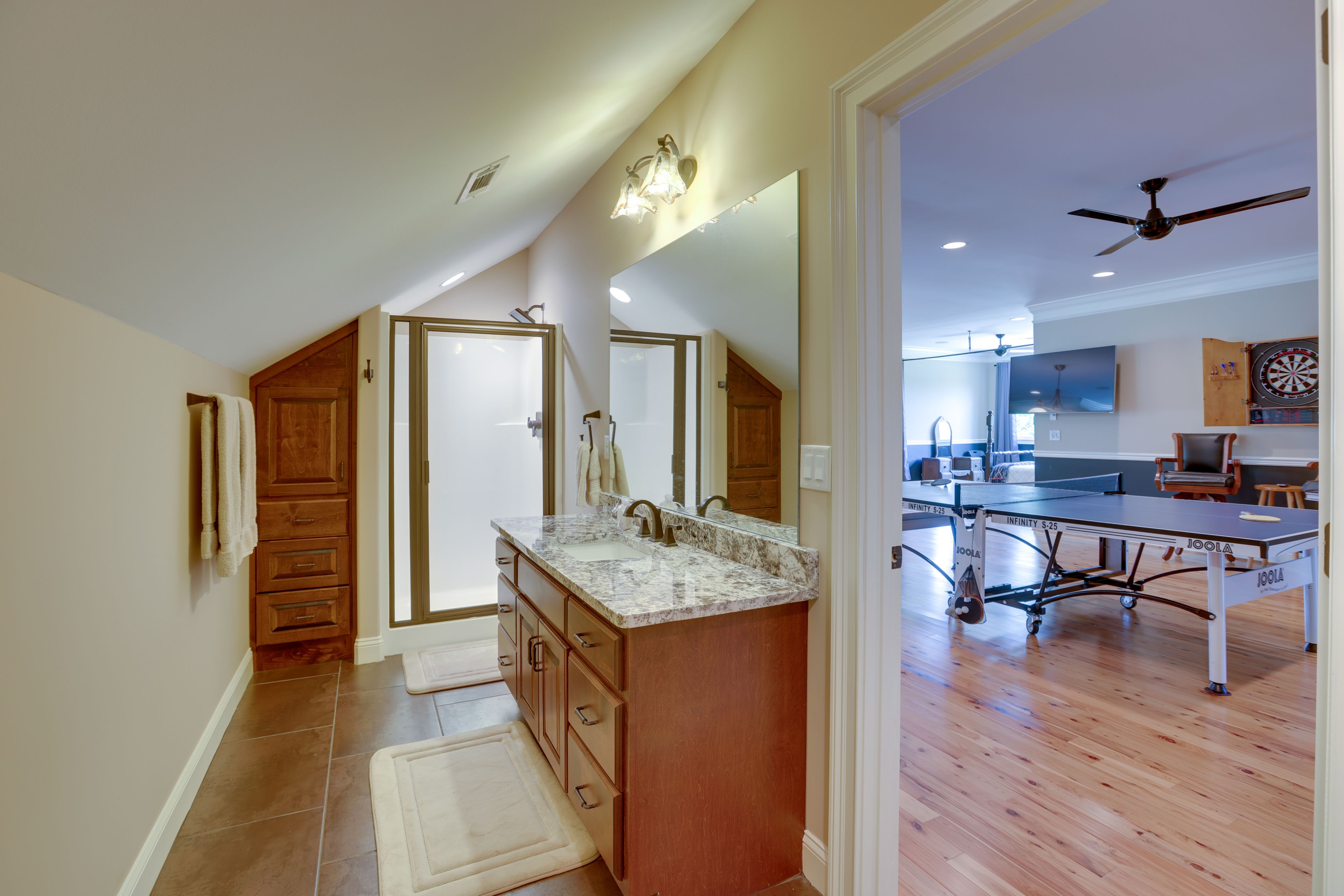 Bathroom | 2nd Floor