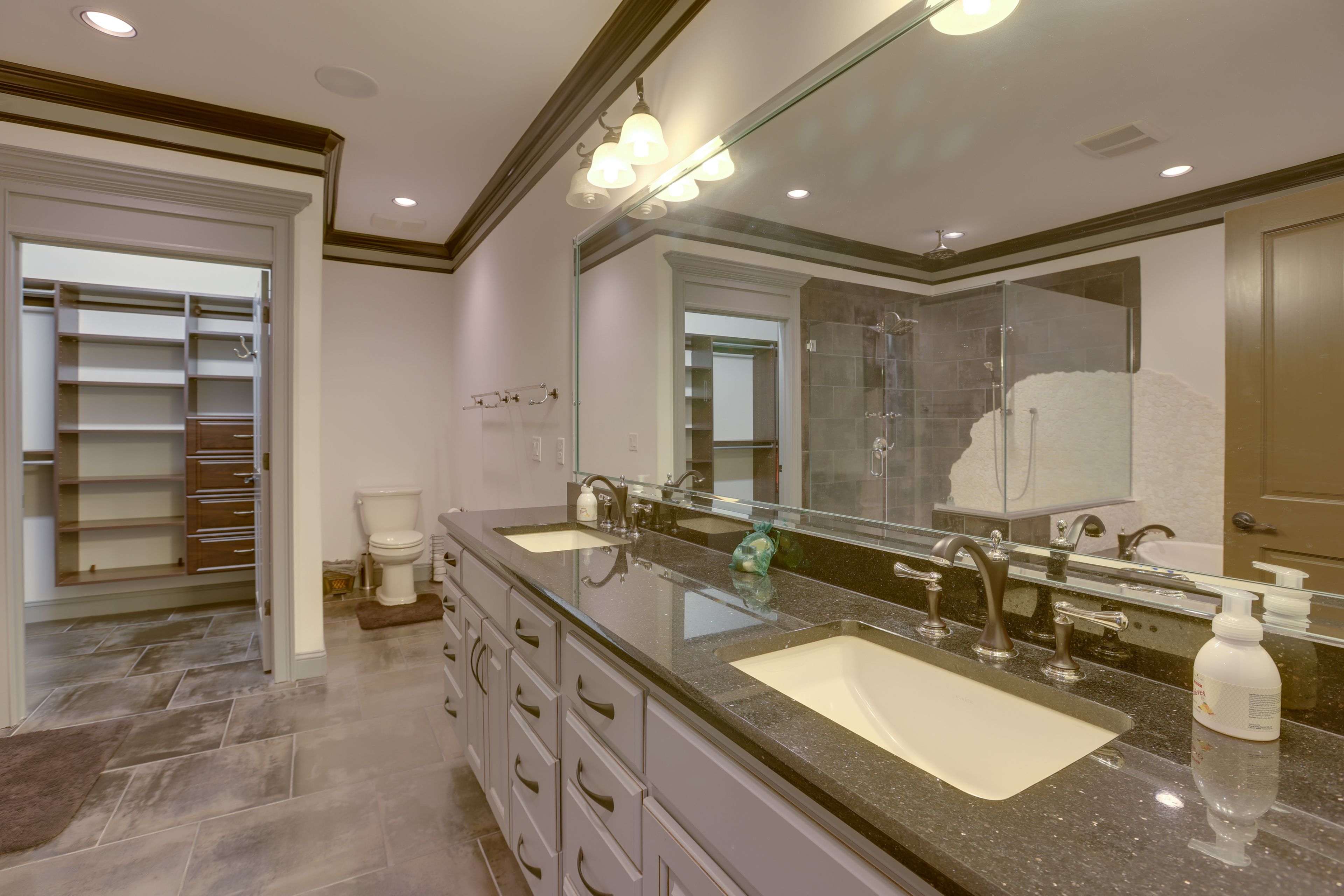 En-Suite Bathroom | Soaking Tub | 1st Floor