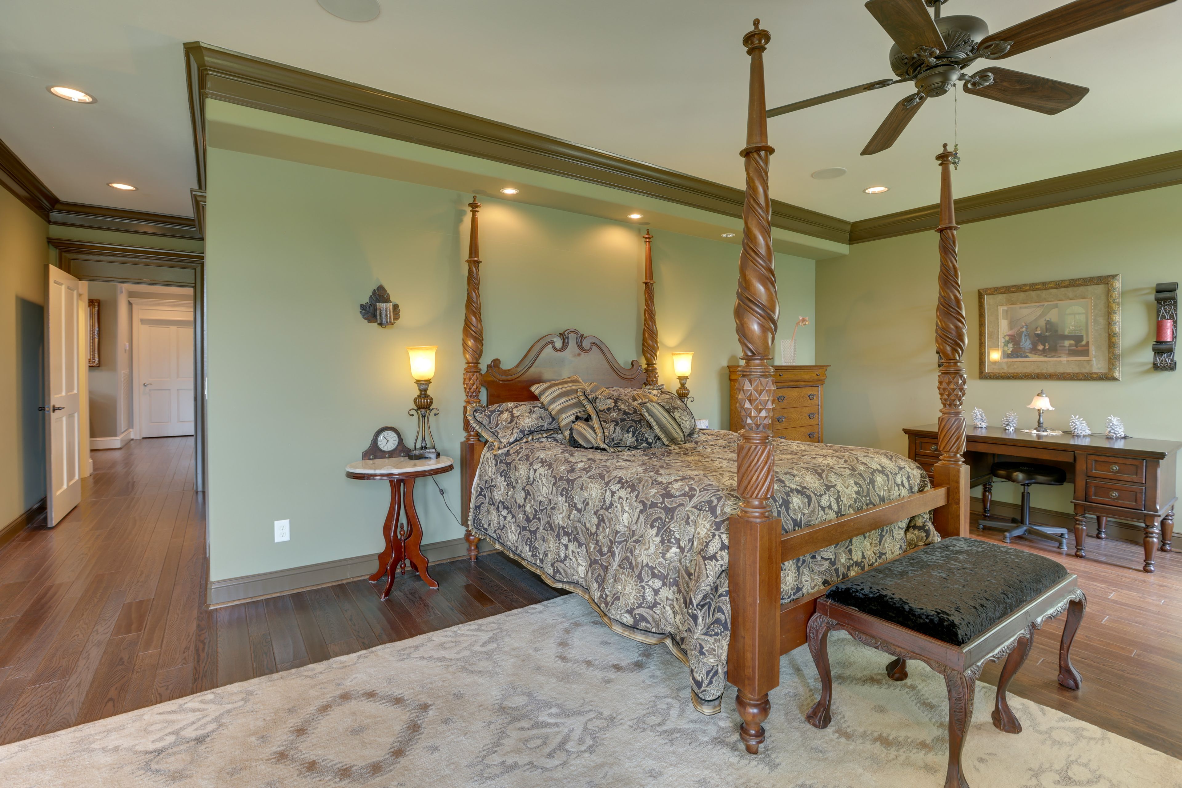 Bedroom 1 | Queen Bed | 1st Floor