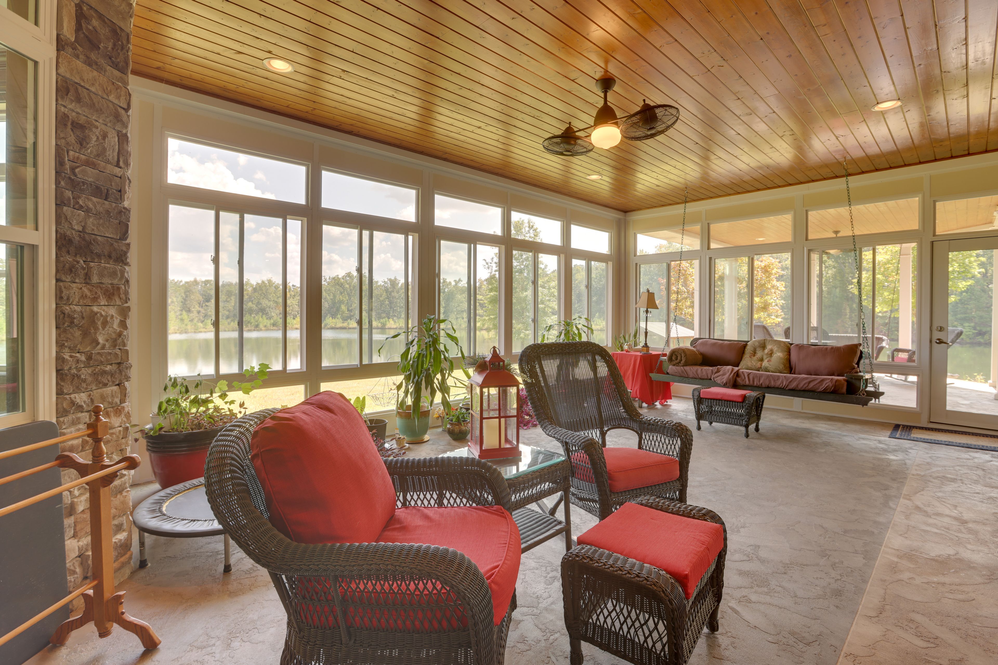 Screened Patio | Outdoor Seating