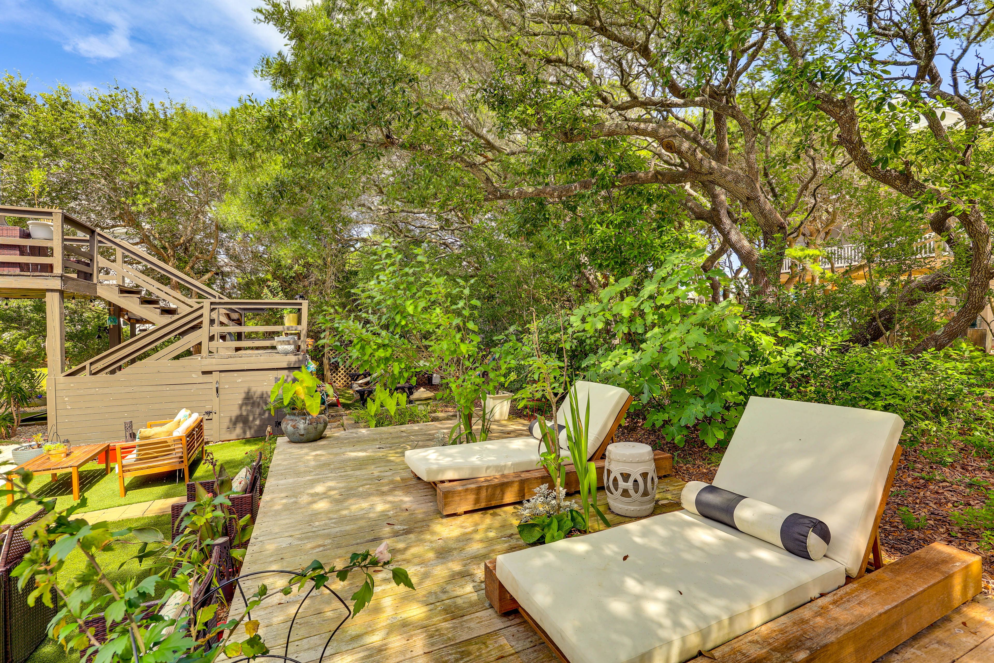 Private Deck