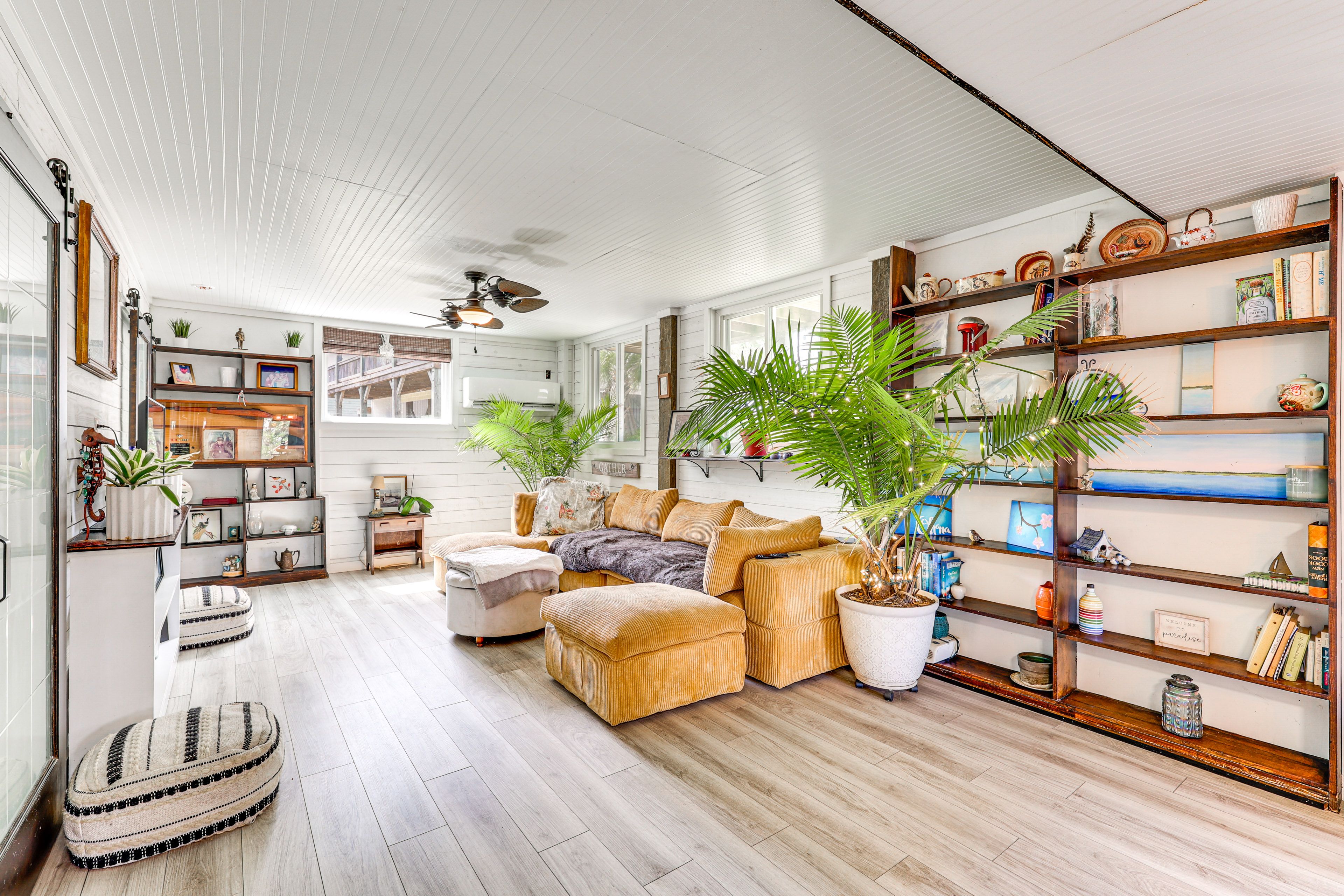 Living Room | Smart TV | Free WiFi | Mini-Split A/C & Heating