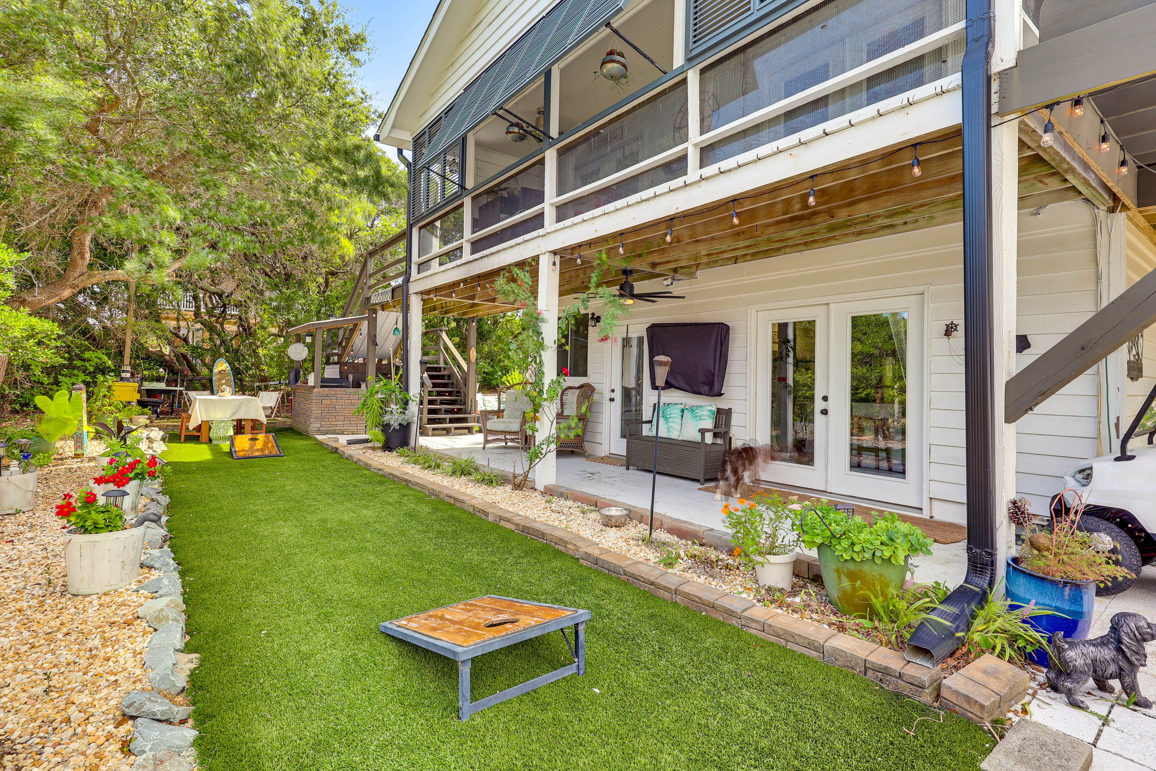 Private Yard & Patio