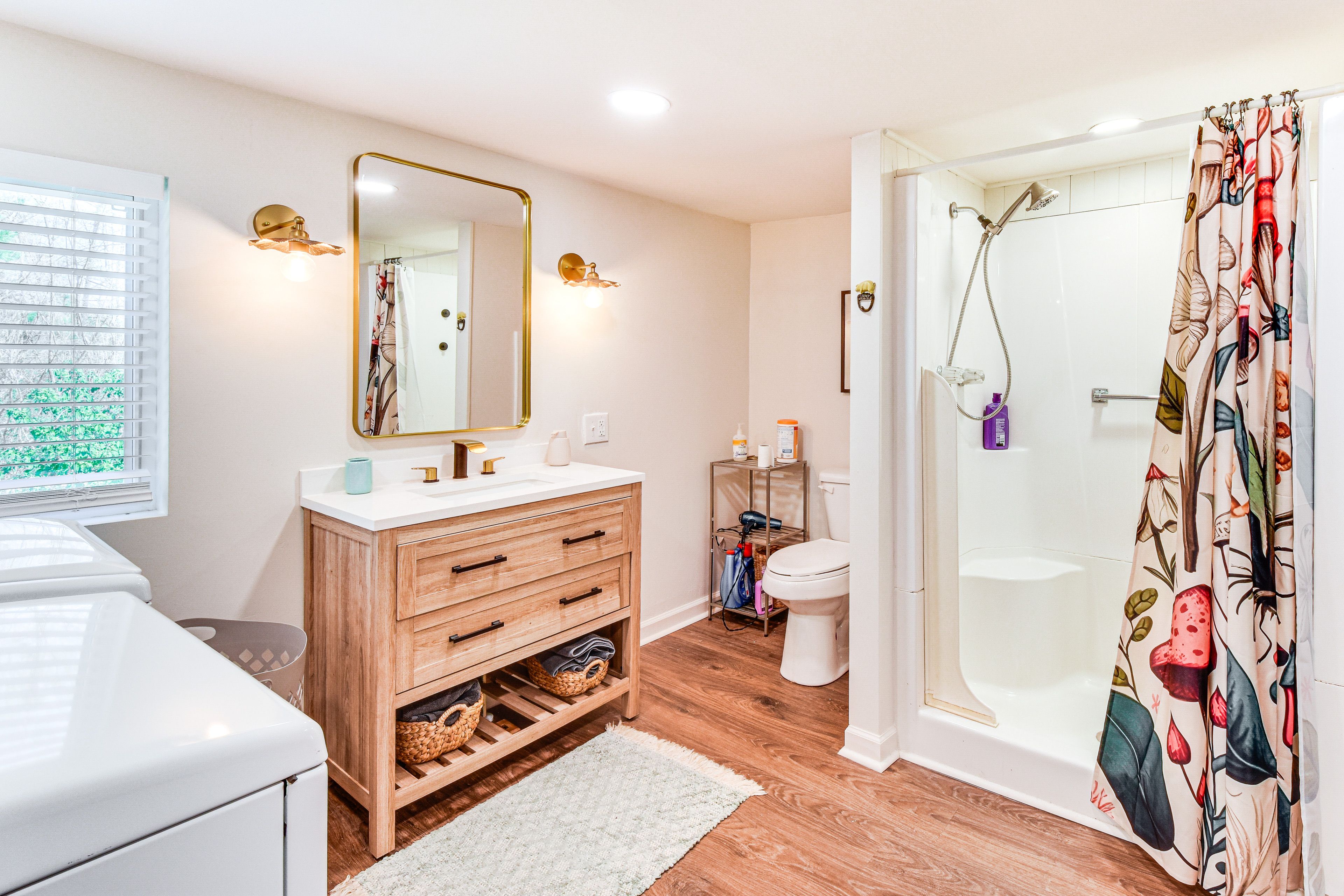 Full Bathroom | Washer & Dryer