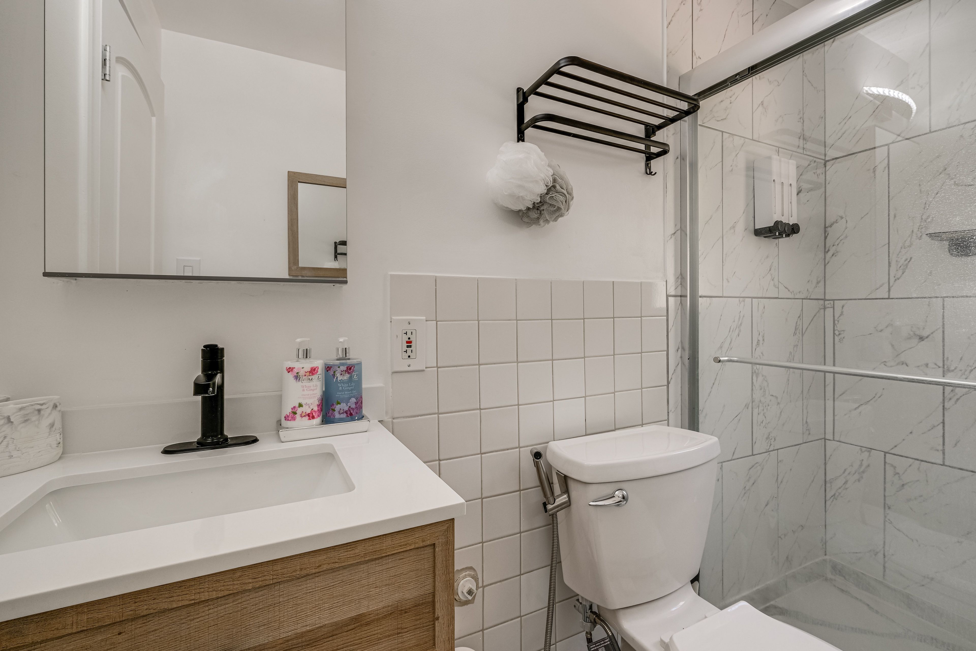 Full Bathroom | Towels Provided | Complimentary Toiletries | Hair Dryer