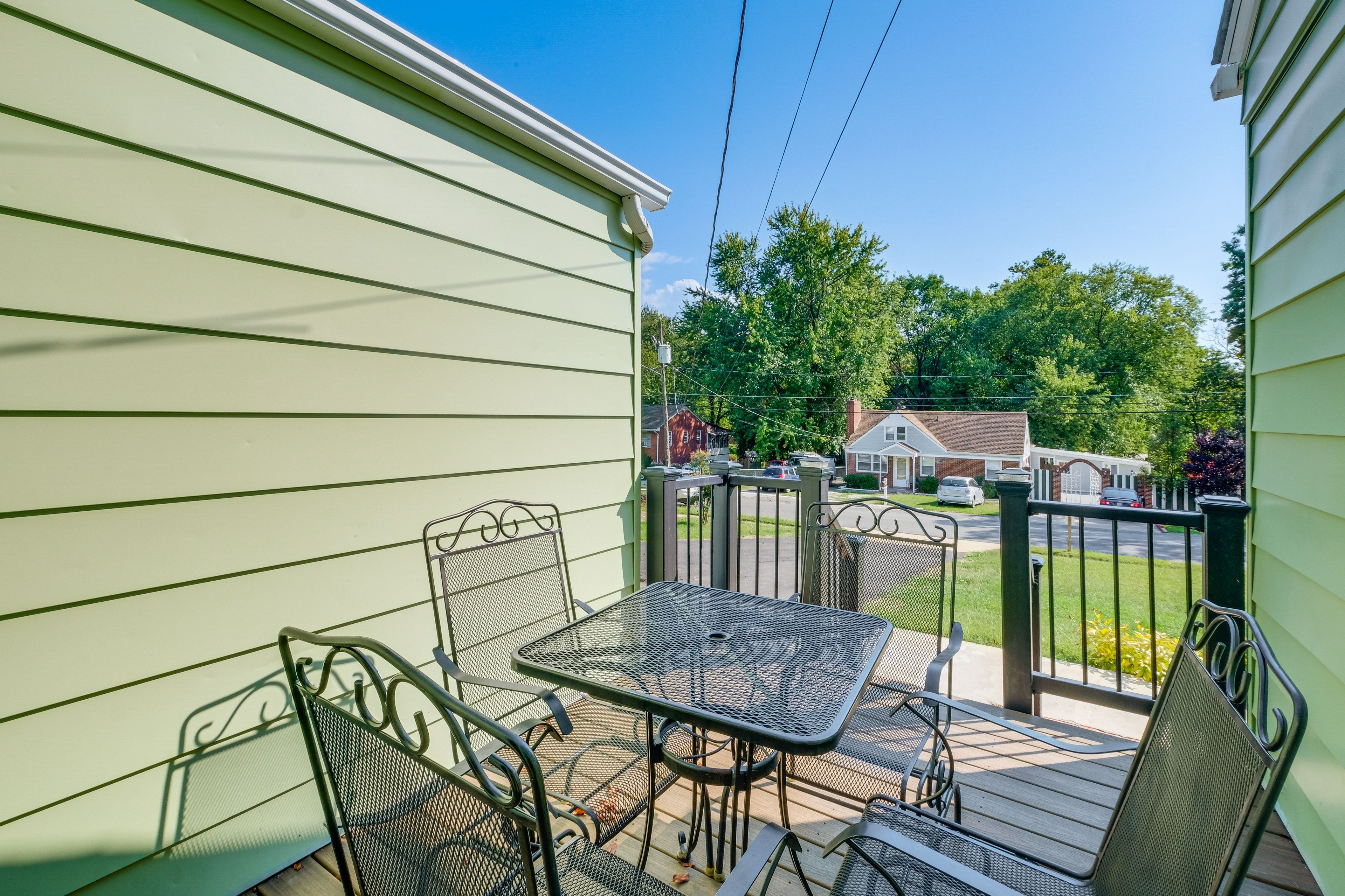 Woodbridge Vacation Rental | 2BR | 1BA | 840 Sq Ft | 5 Steps Required