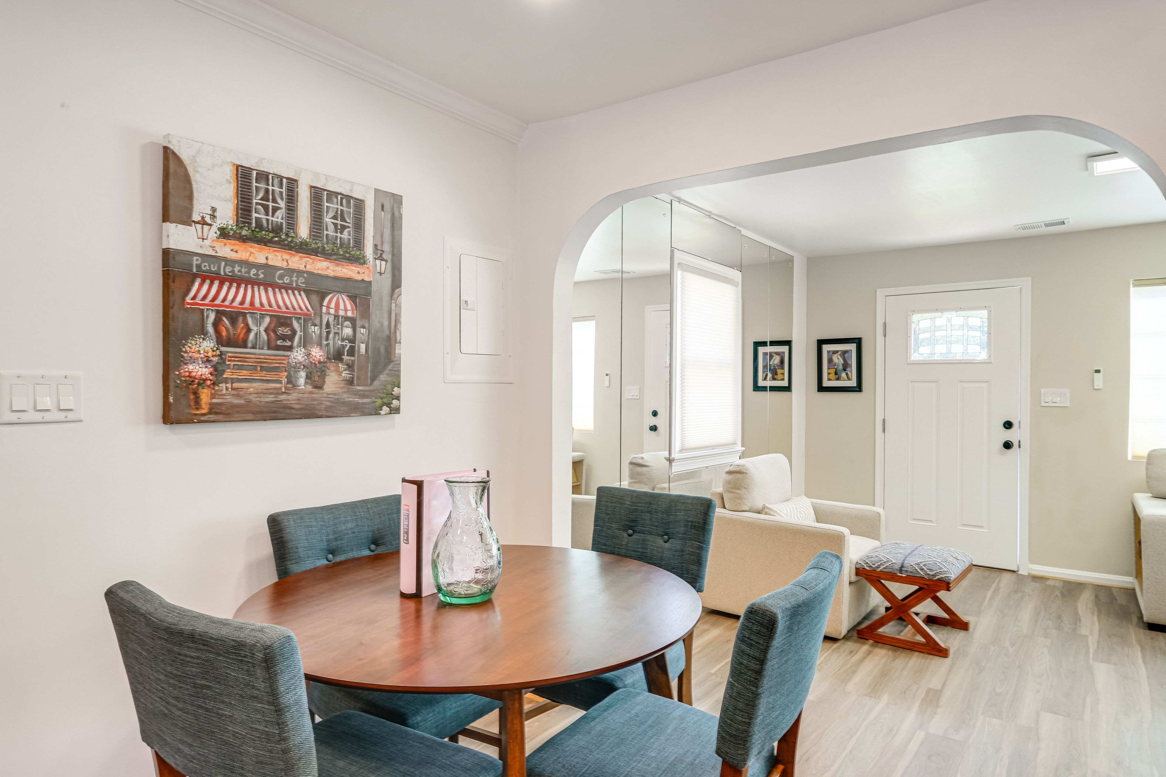 Dining Area | Dishware & Flatware Provided