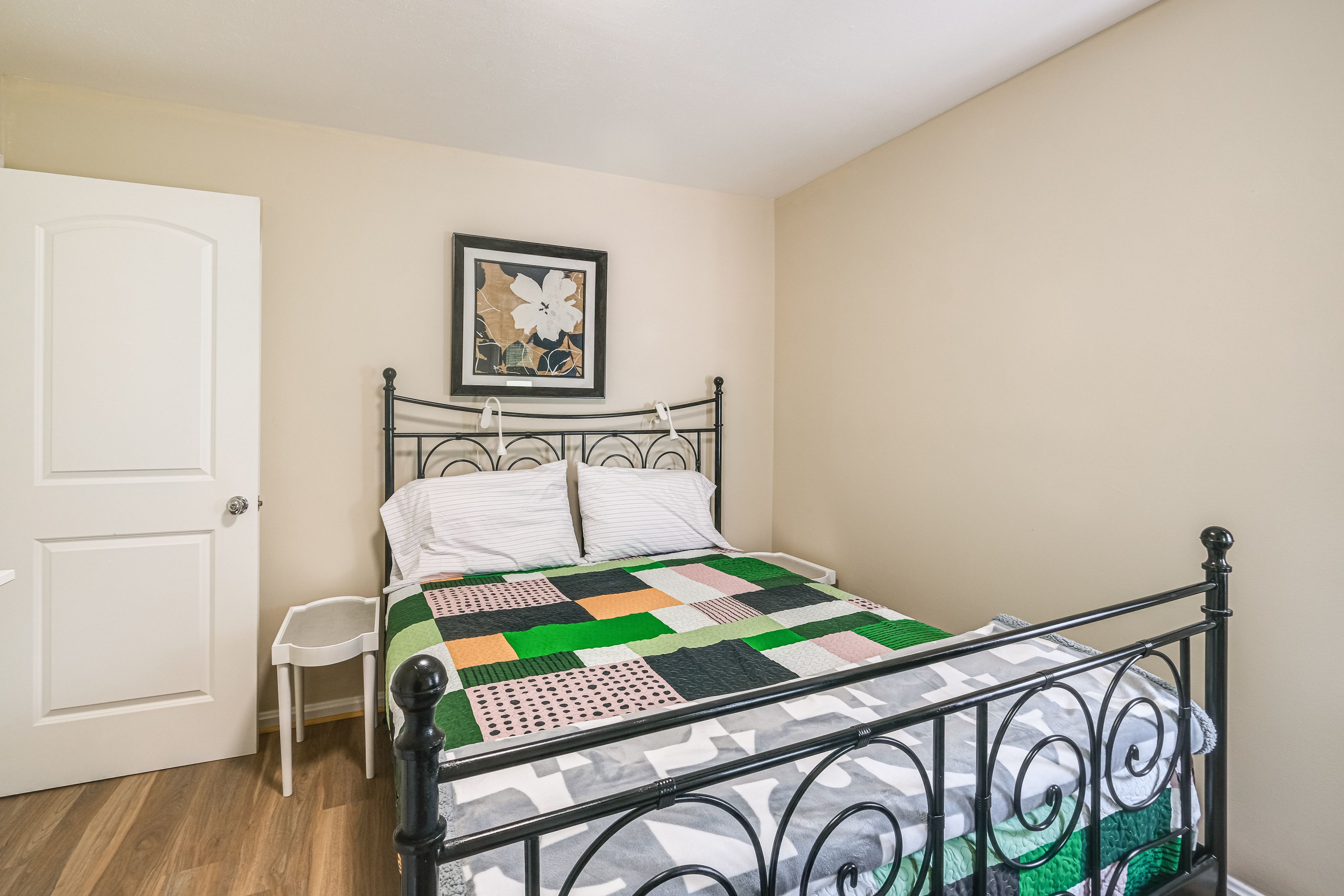 Bedroom 2 | Queen Bed