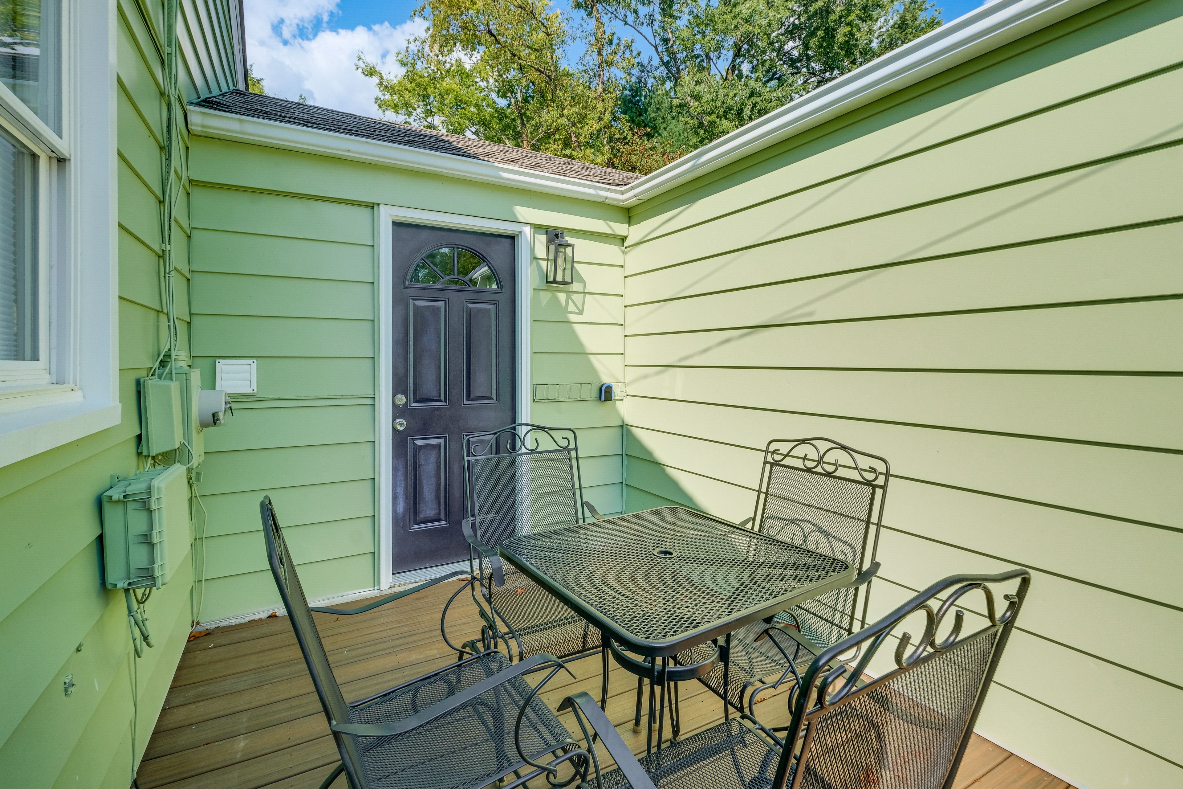 Deck | Outdoor Dining Area