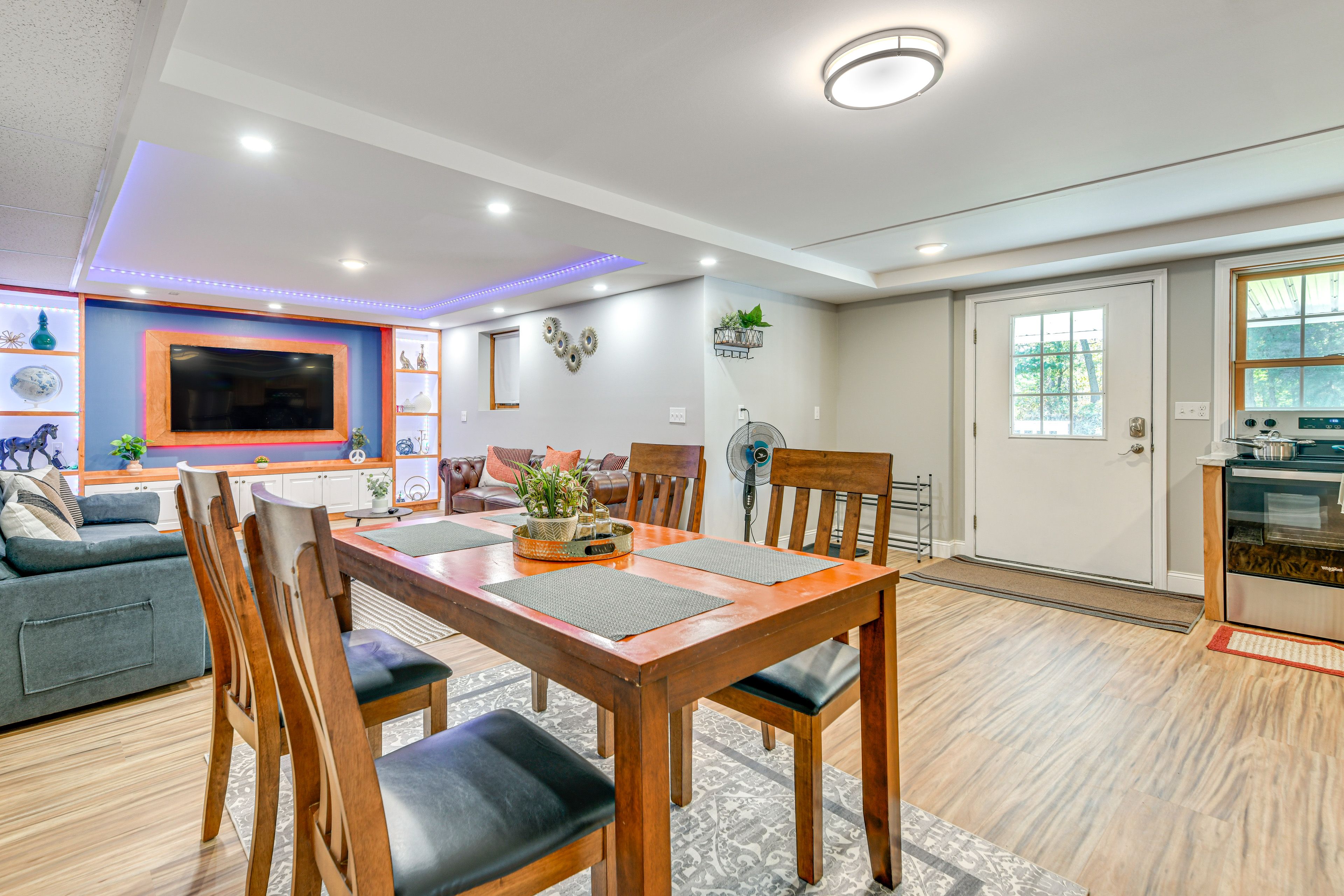 Dining Room | Dining Table