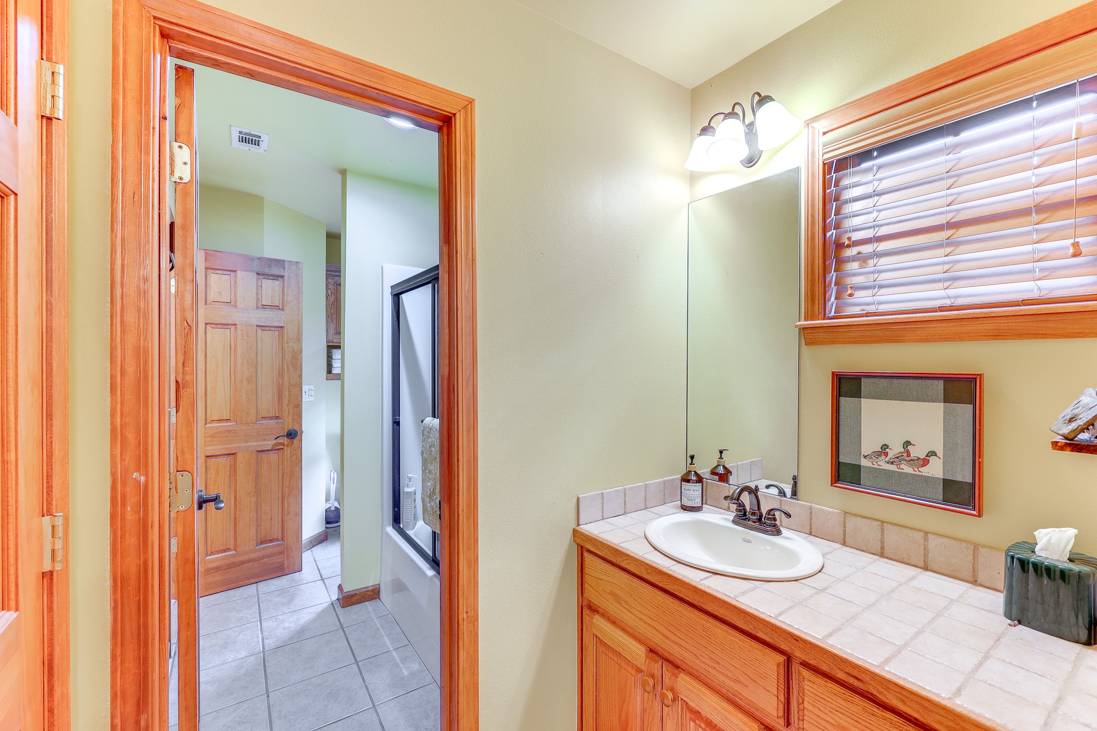 Full Bathroom | 2nd Floor