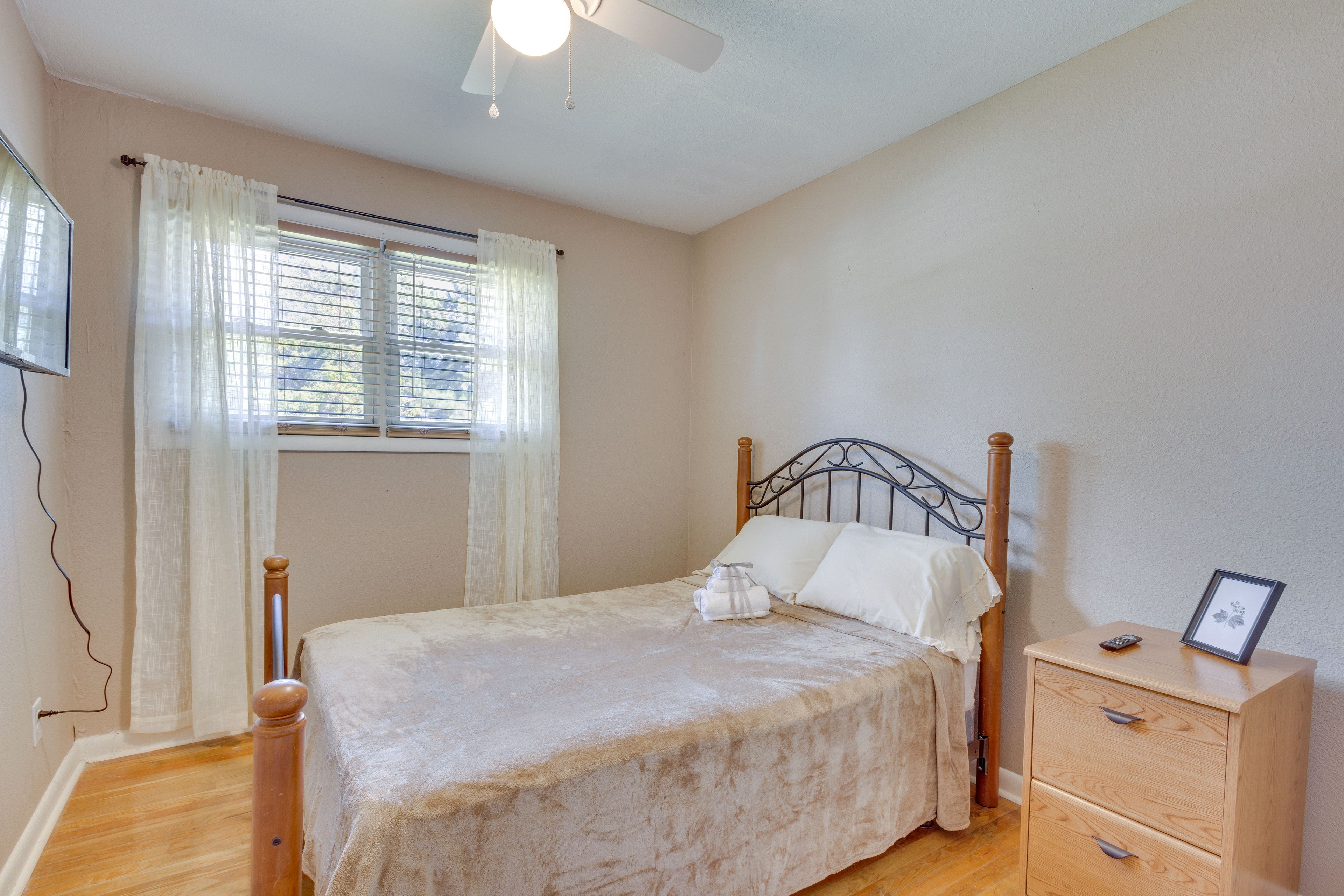 Bedroom 2 | Queen Bed | Towels Provided