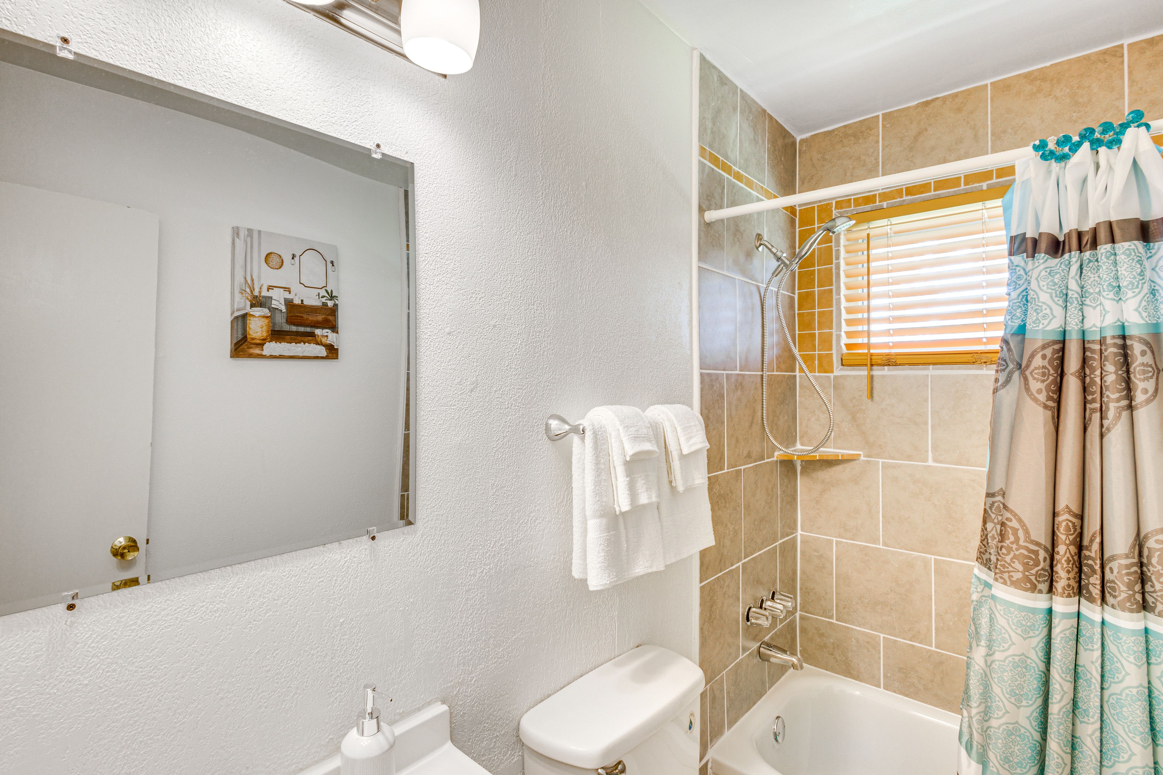 Full Bathroom | Shower/Tub Combo