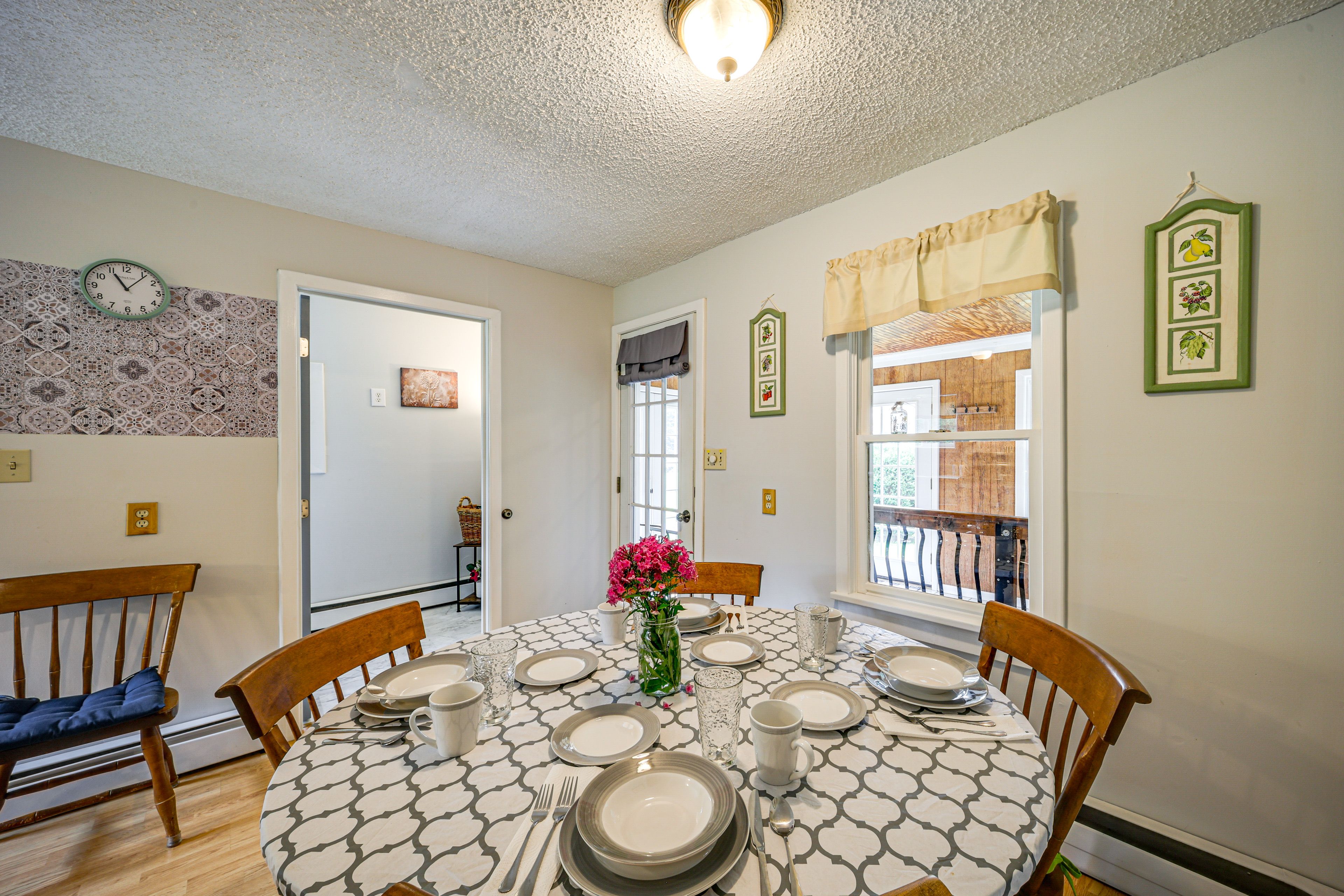 Dining Area | 1st Floor | Dishes & Flatware Provided