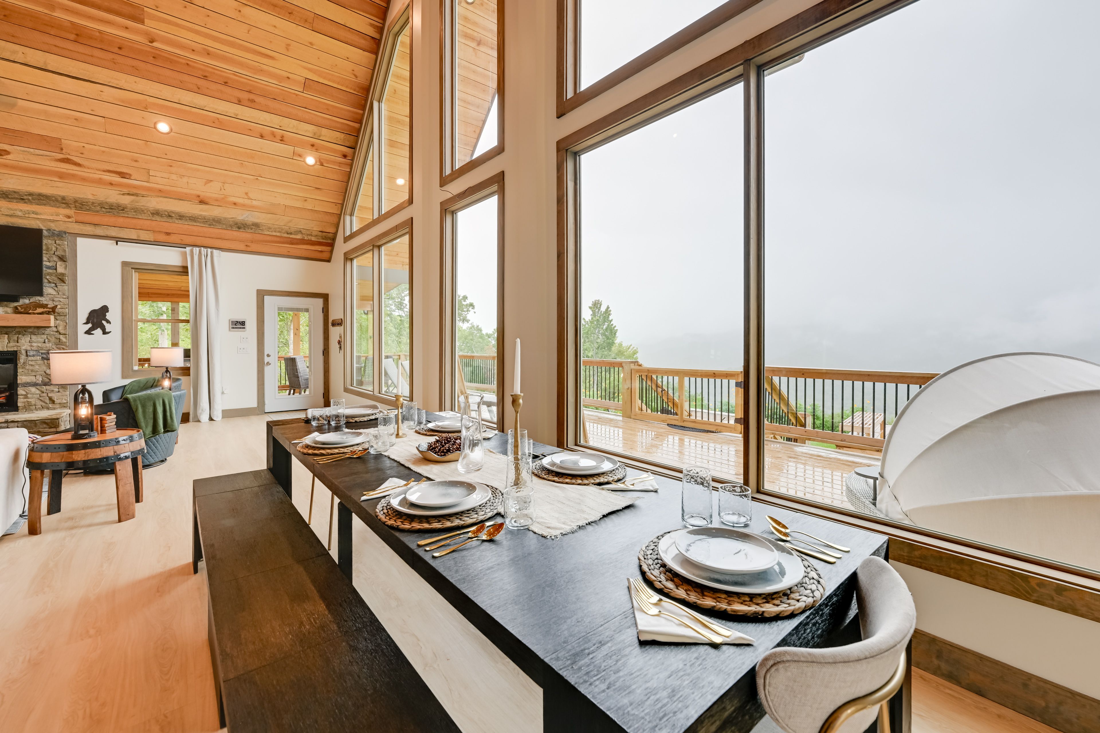 Dining Area | Dishware/Flatware Provided | 1st Floor