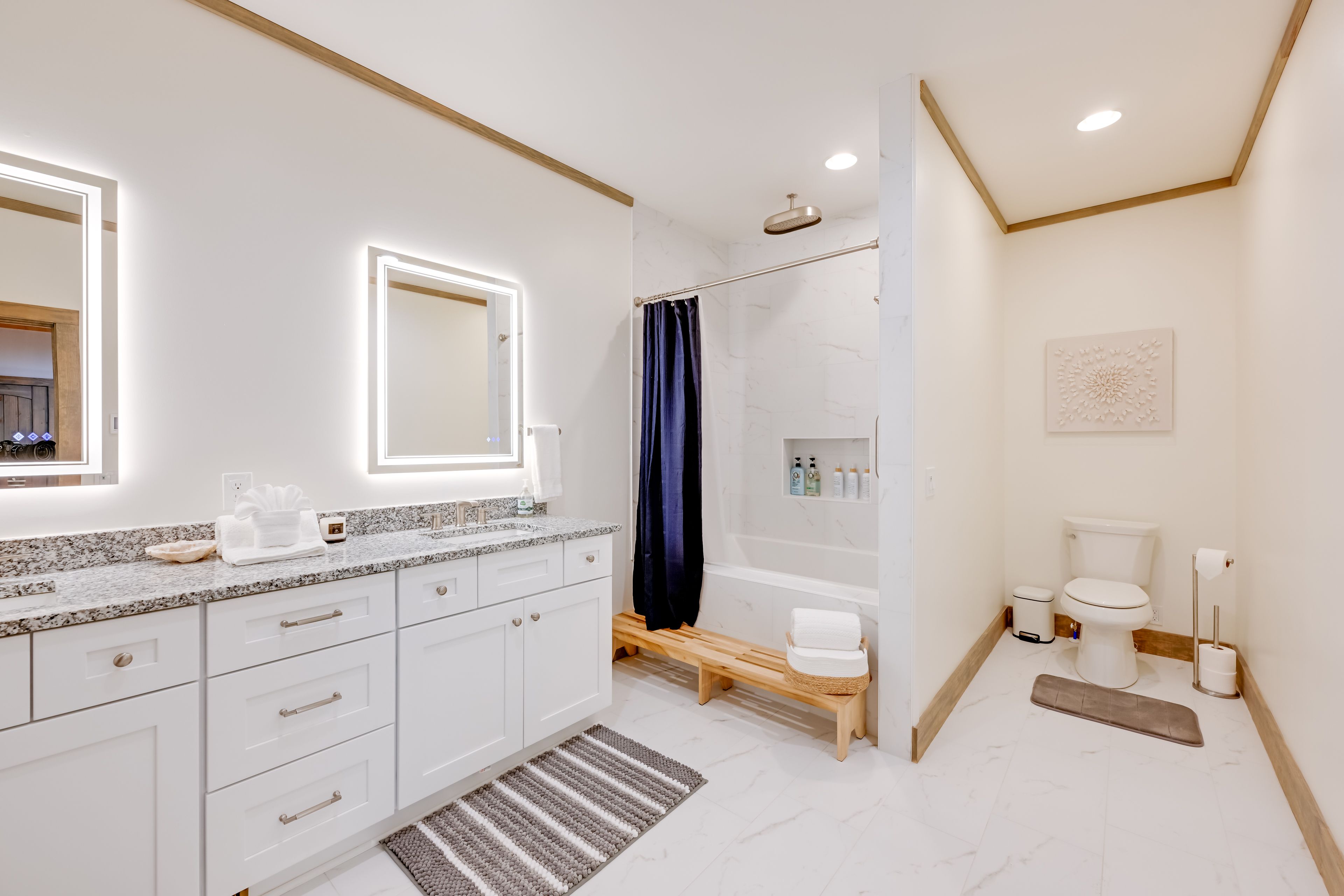 En-Suite Bathroom | Towels Provided | 1st Floor