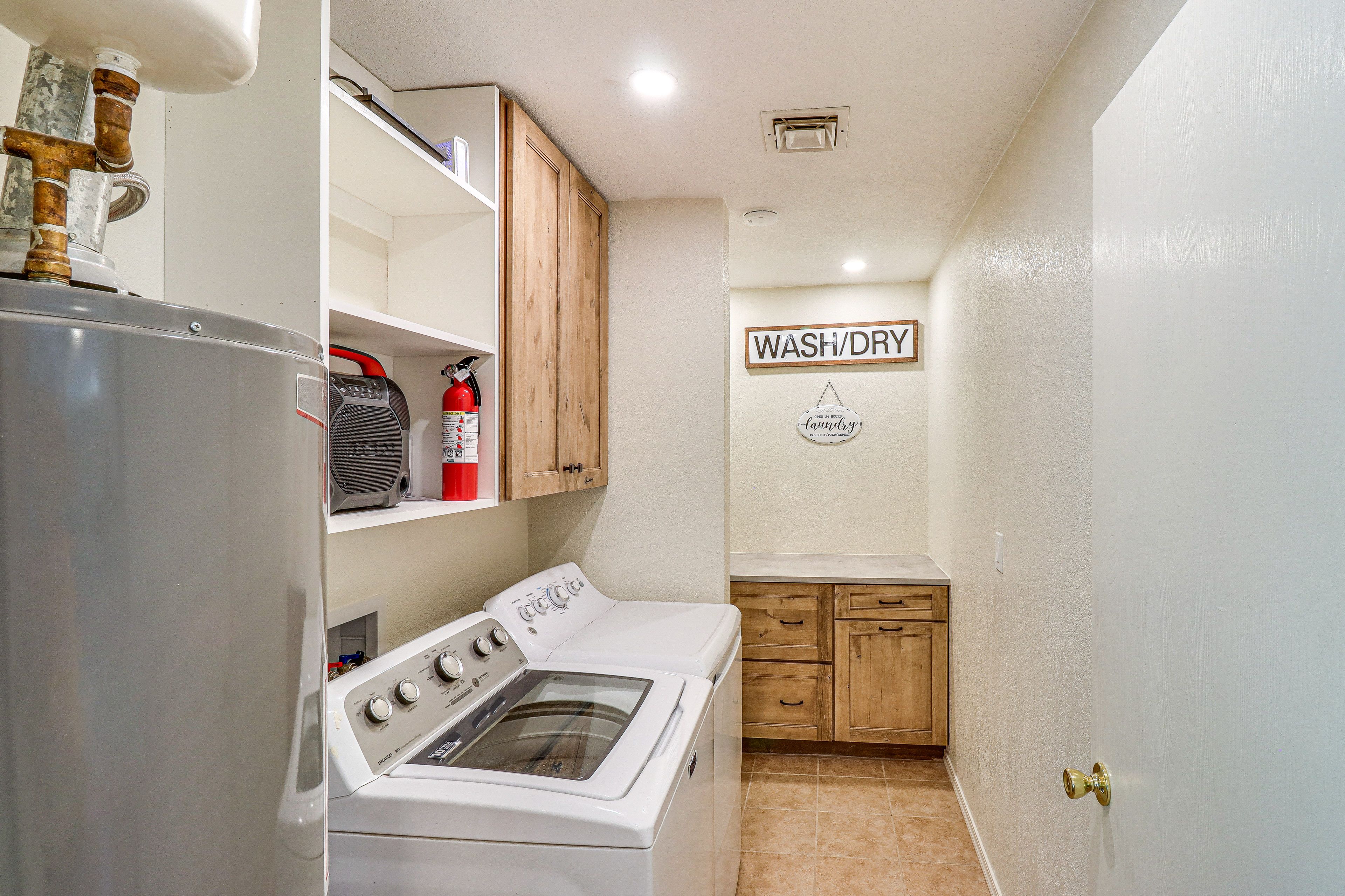 Laundry Room | Washer & Dryer | Detergent Provided