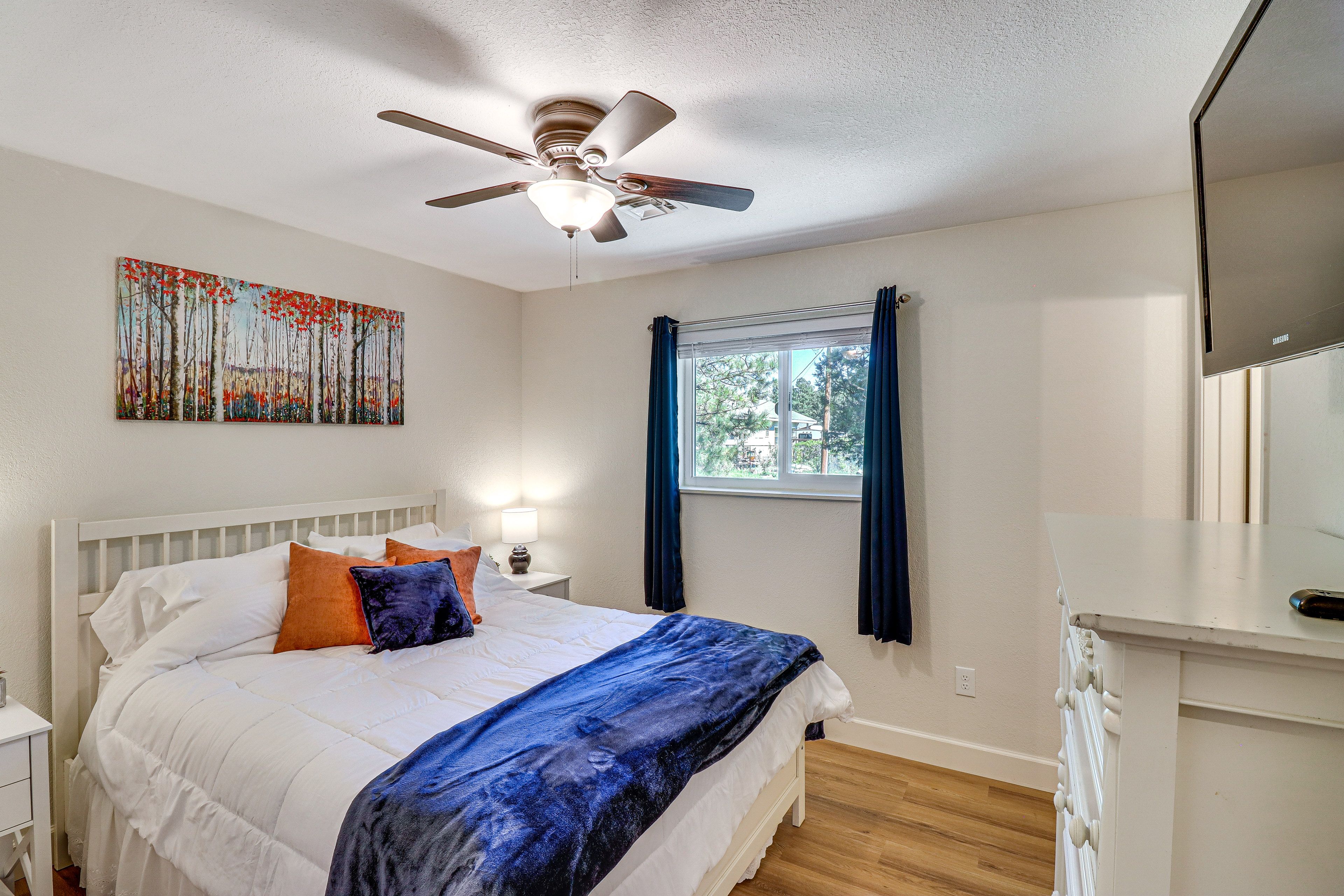 Bedroom 1 | Queen Bed | Smart TV | Linens Provided