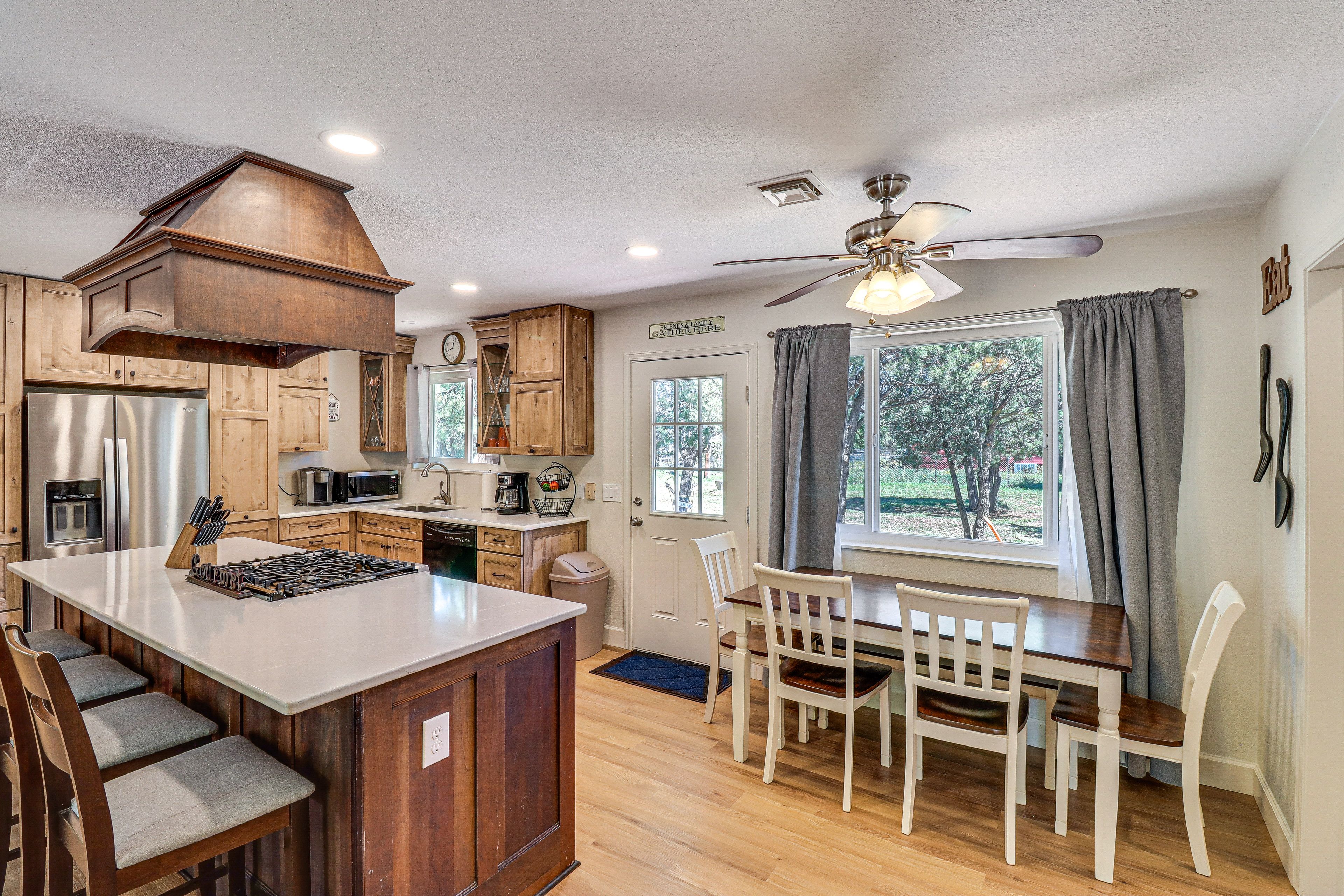 Dining Area | Dishware & Flatware Provided