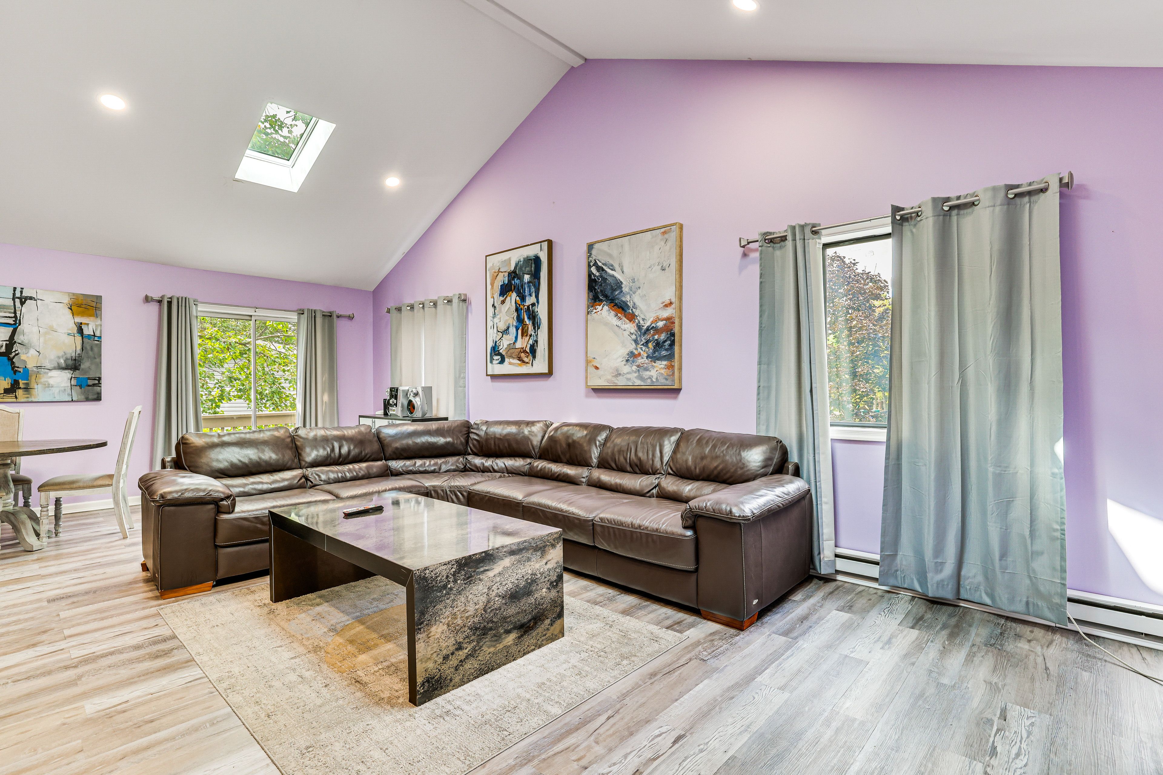 Family Room | 2nd Floor | Stereo | Fireplace