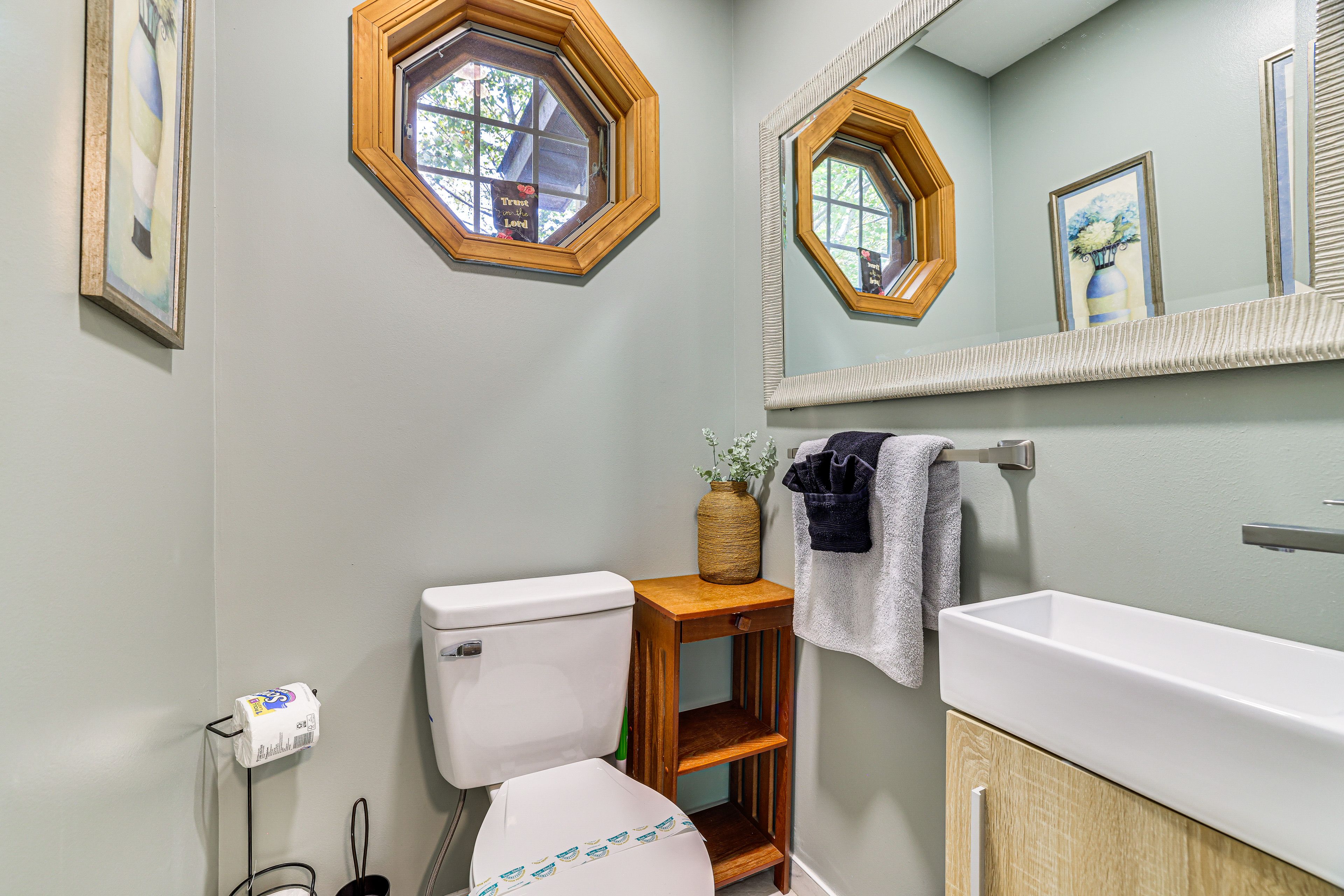 Half Bathroom | 2nd Floor