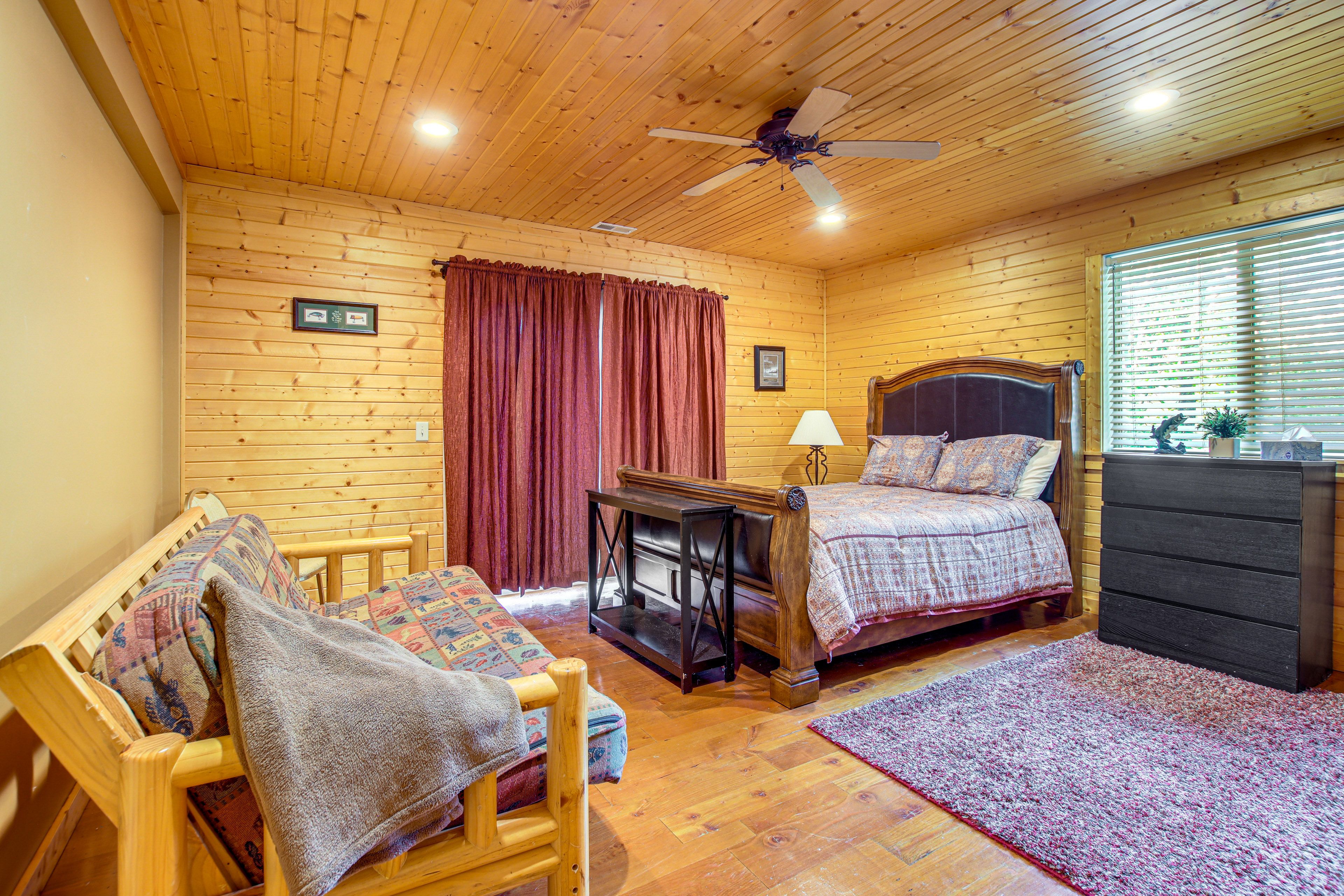 Bedroom 5 | Queen Bed | Full Futon | Basement Level