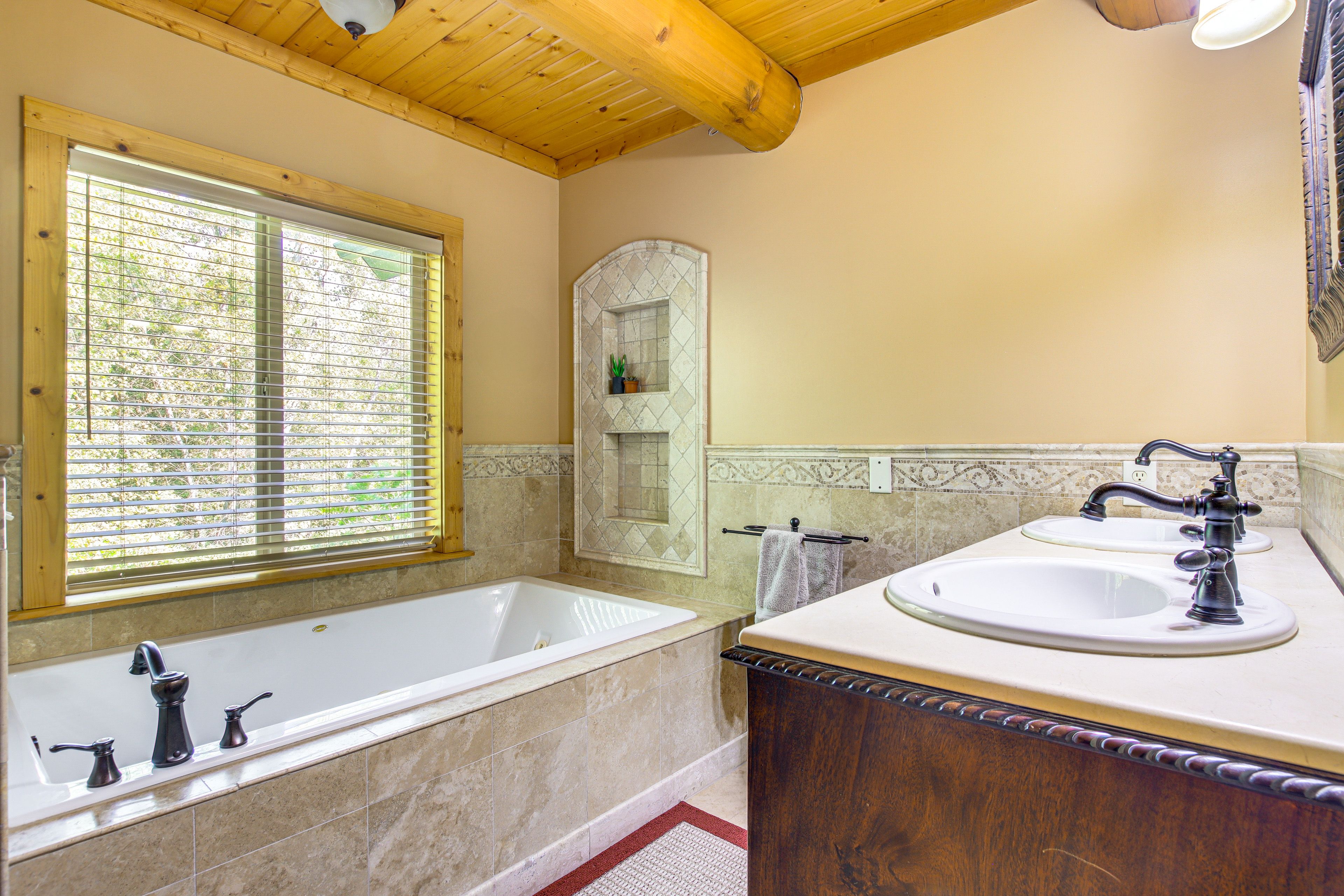 Bathroom | 1st Floor