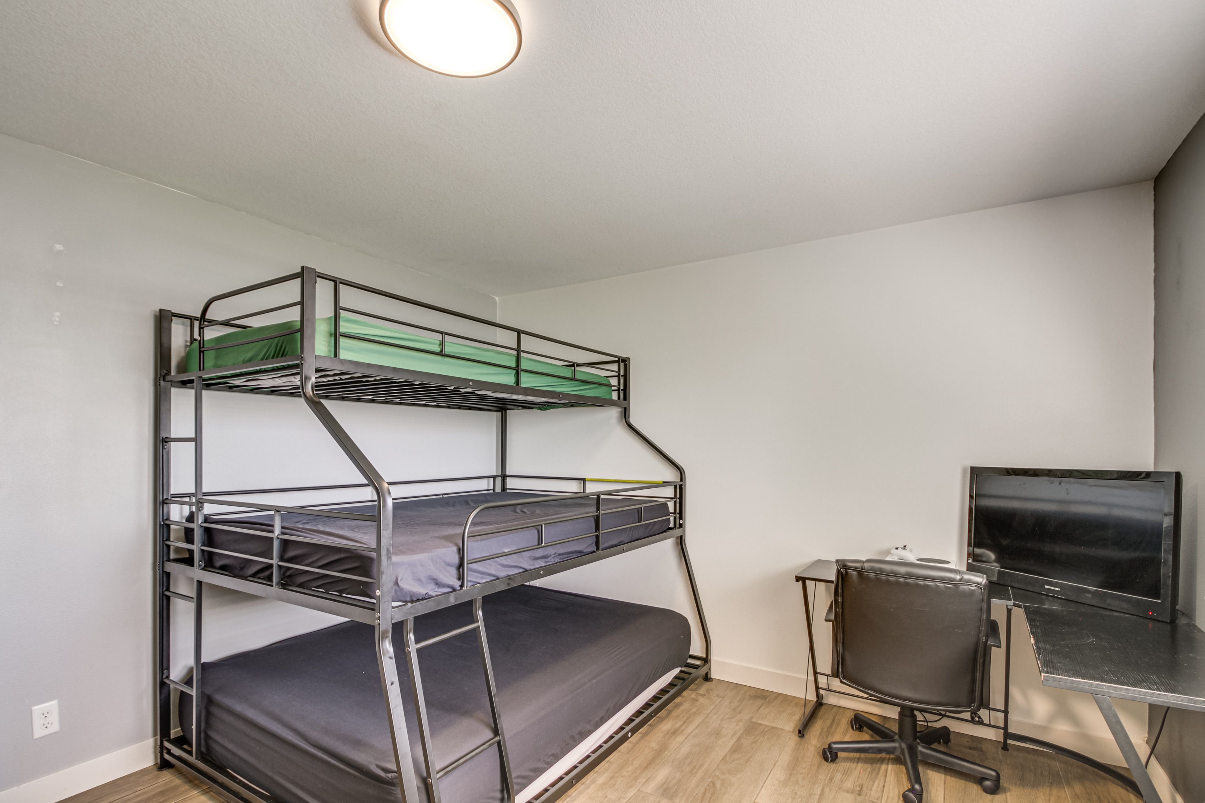 Bedroom 4 | Triple Bunk Bed (Twin/Full/Queen) | PlayStation 5