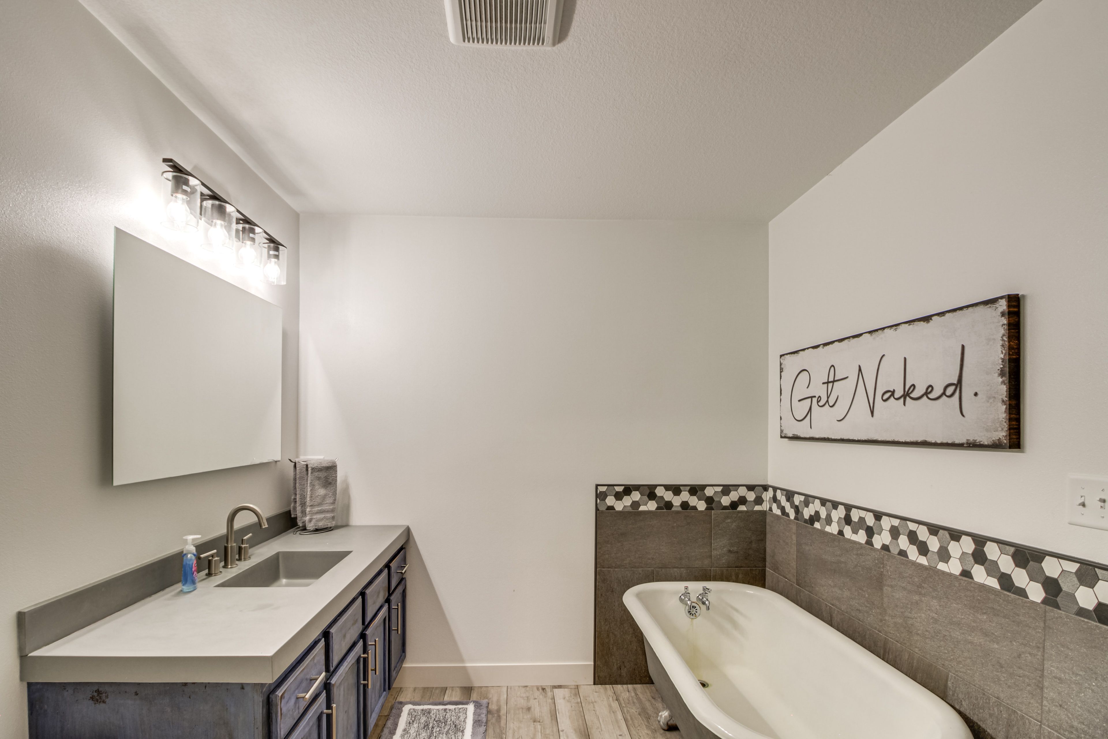 Full Bath | Towels | Hair Dryer