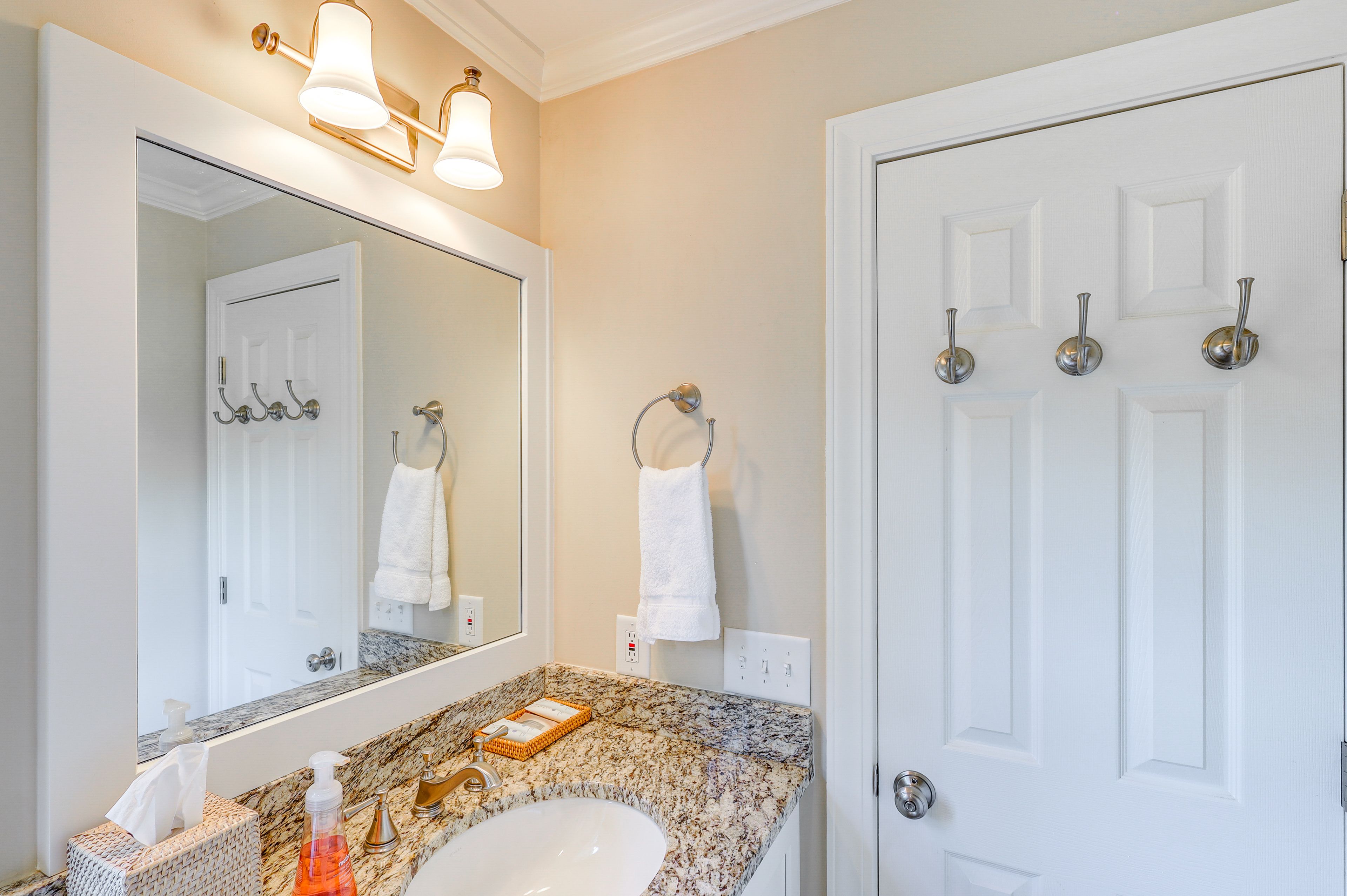 Full Bathroom | 2nd Floor