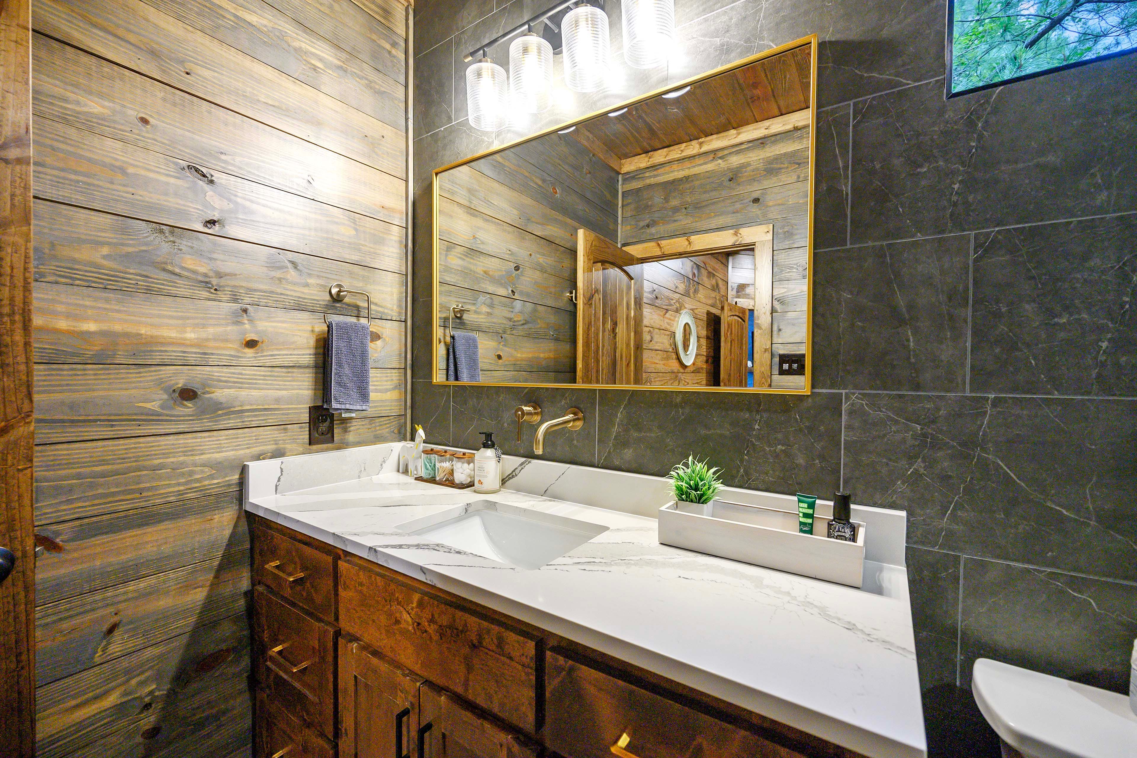 En-Suite Bathroom | 1st Floor