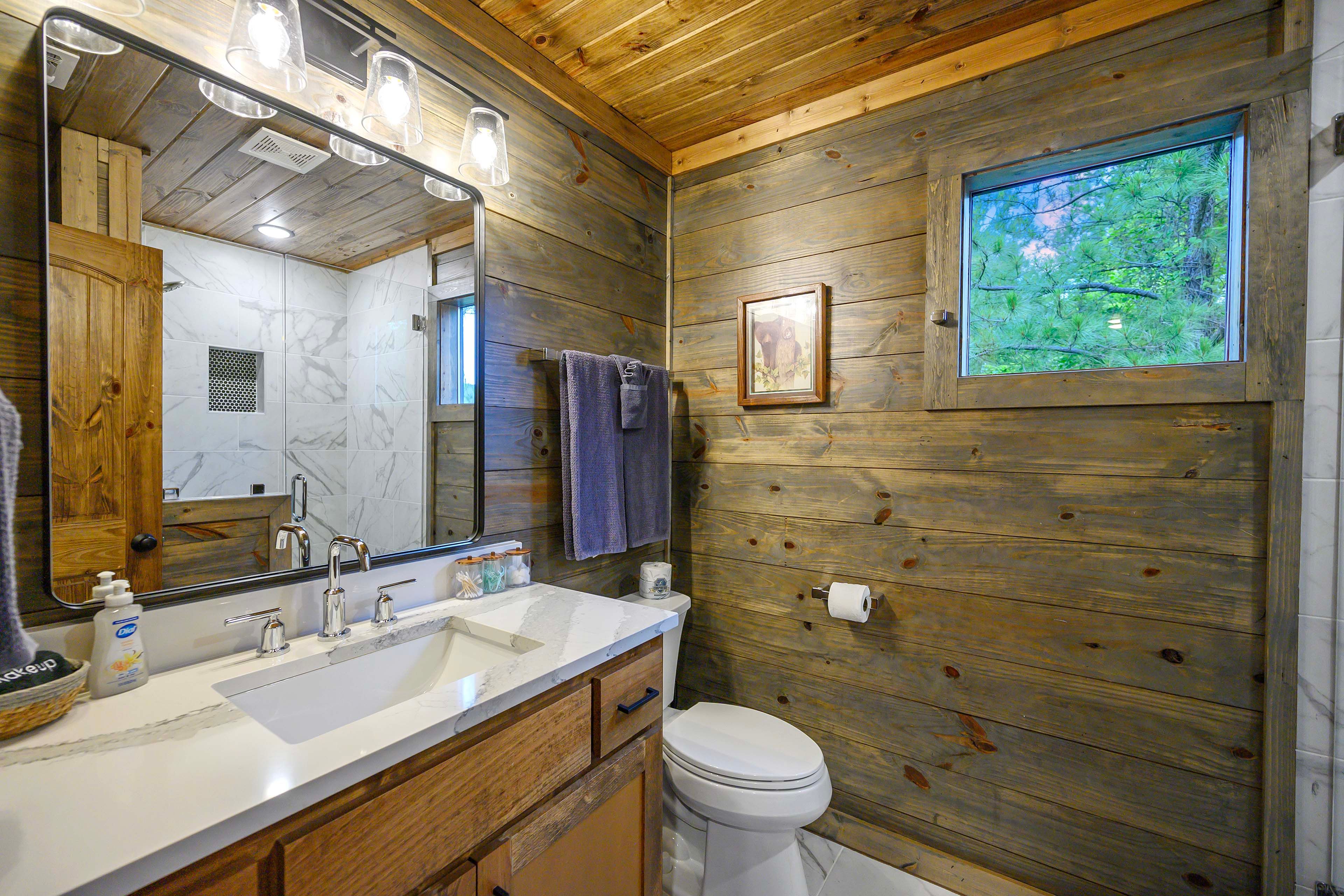 Full Bathroom | 2nd Floor