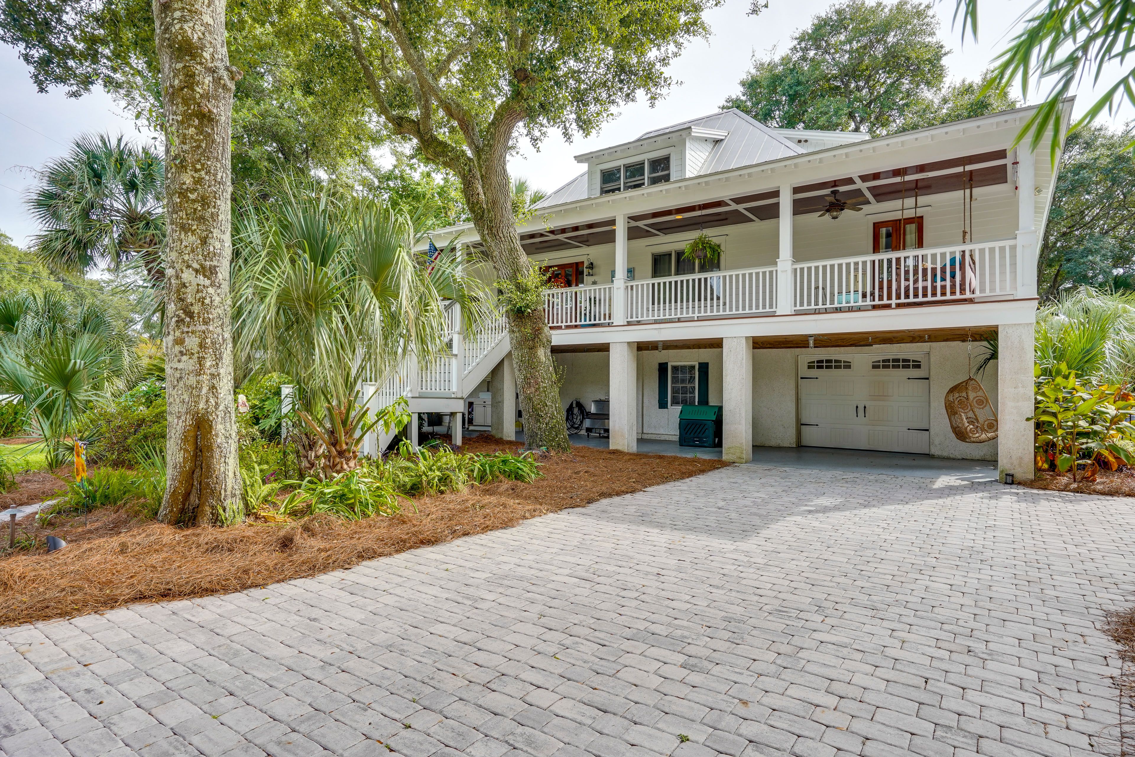 Parking | Driveway (5 Vehicles) | Garage (1 Vehicle) | RV/Boat Parking