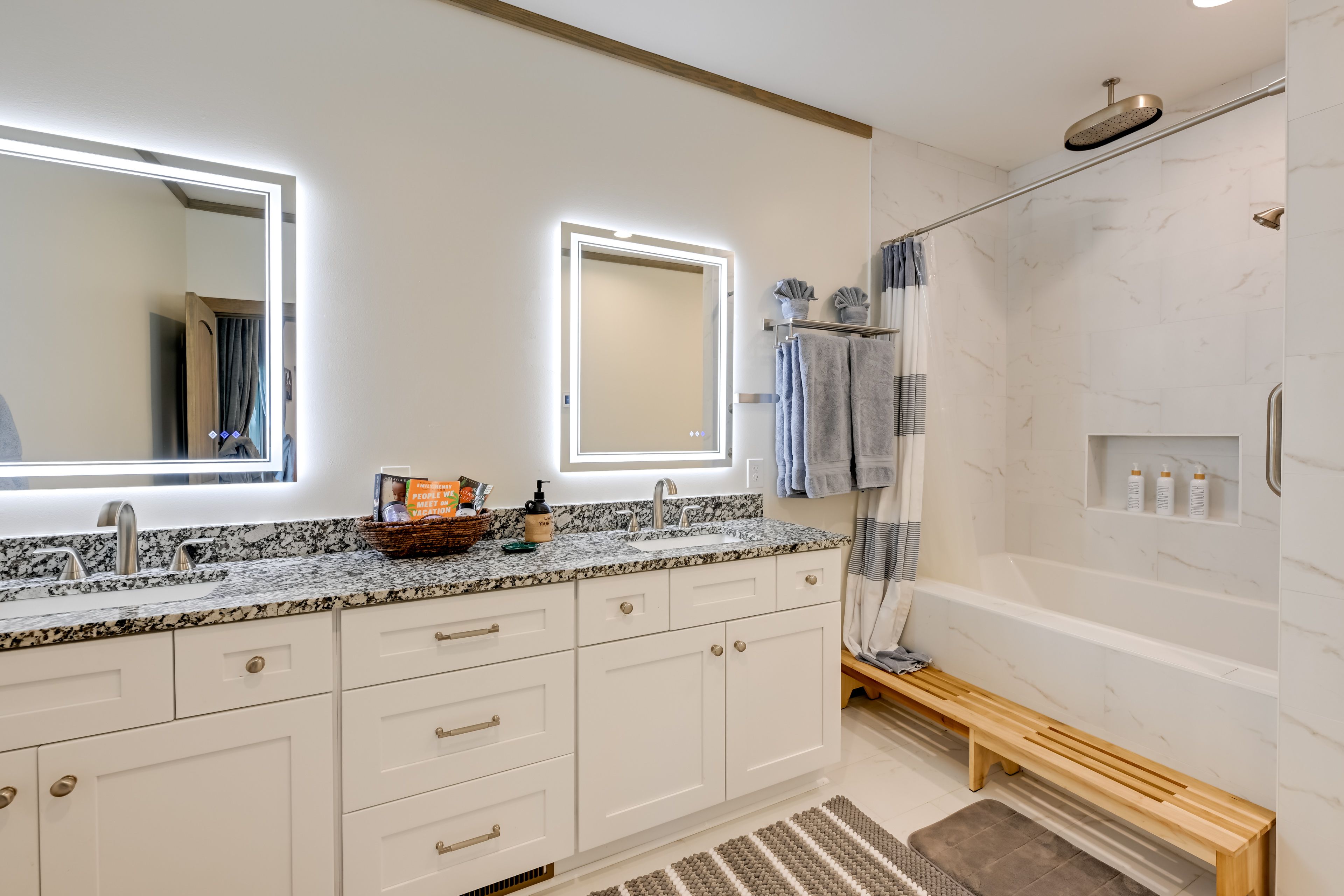 En-Suite Bathroom | Towels Provided | 1st Floor