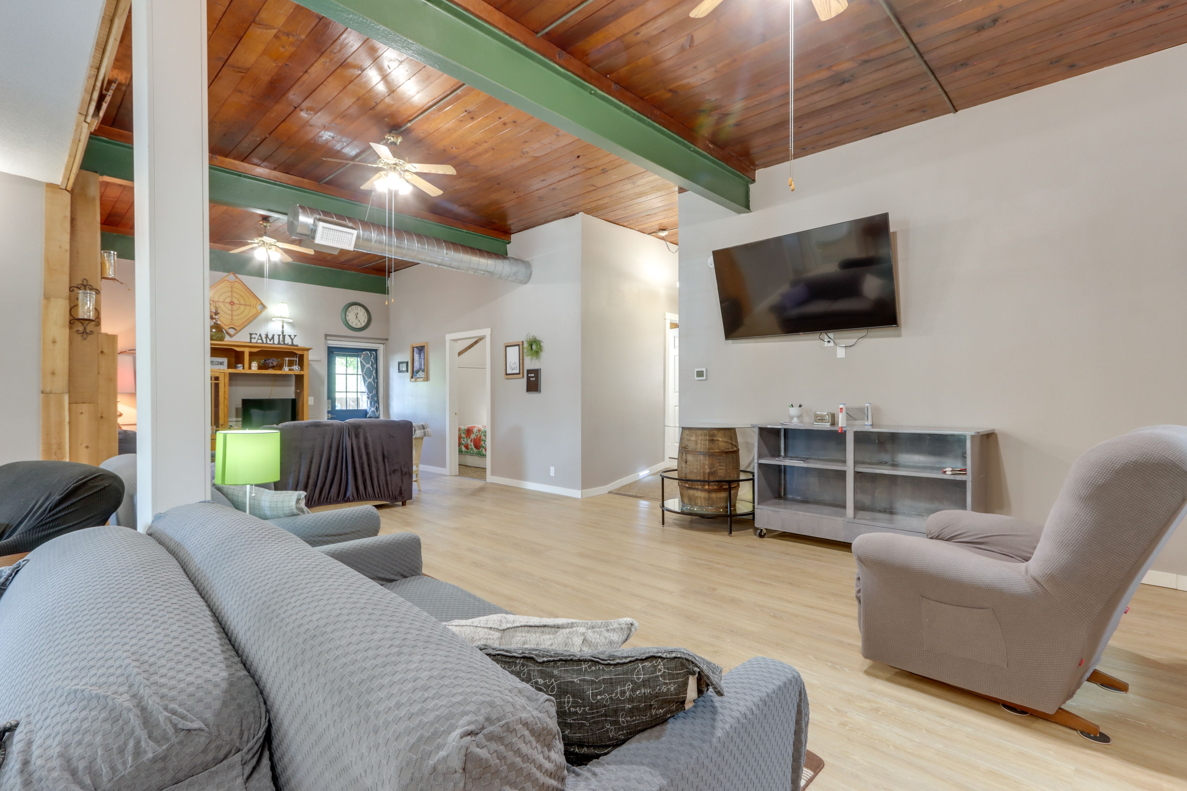 Living Room | 4 Full Sleeper Sofas | 2 Smart TVs | Free WiFi