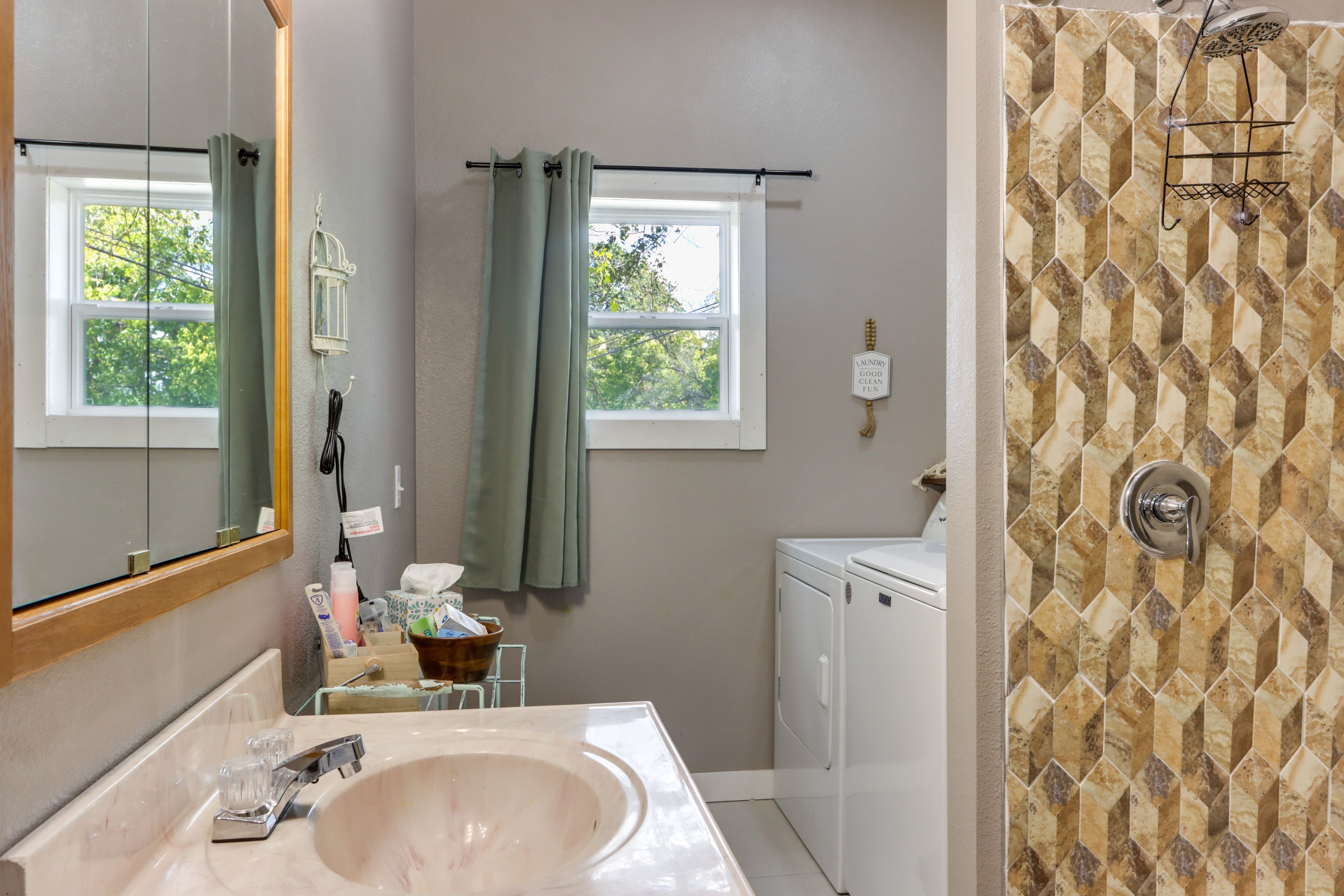 En-Suite Bathroom | Towels Provided | Washer & Dryer