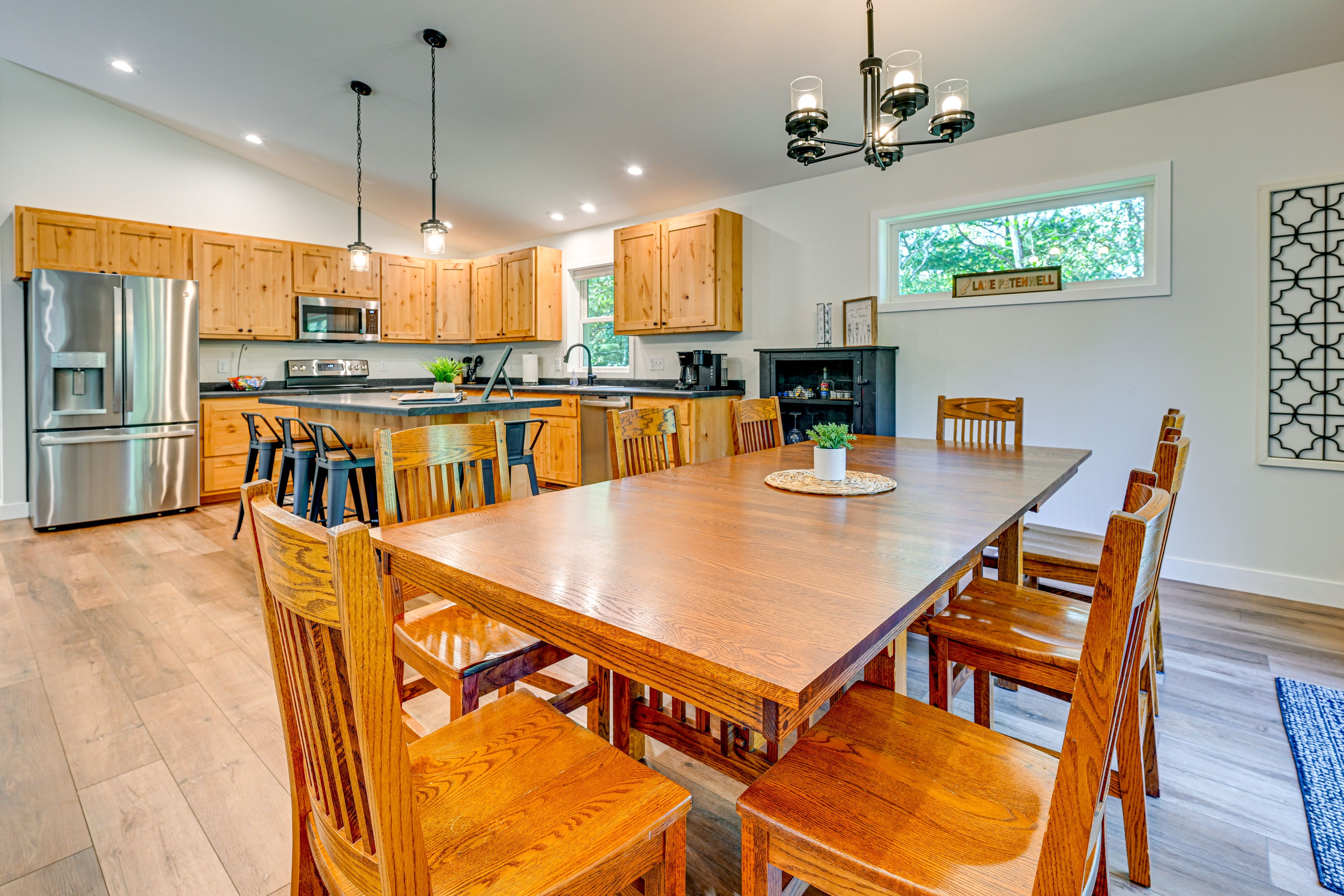 Dining Area | Dishware/Flatware Provided | 2nd Floor