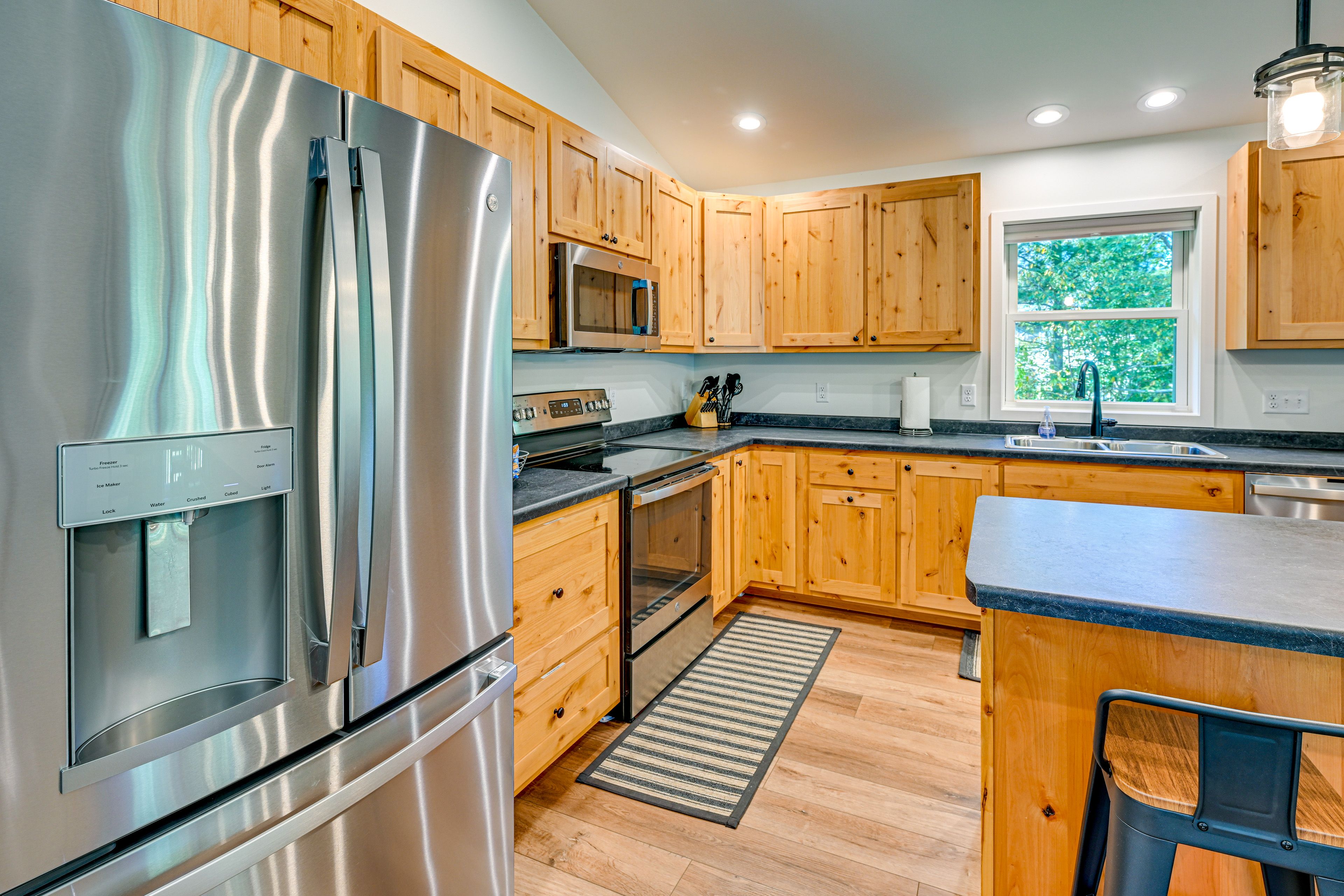 Kitchen | Dishwasher | Keurig/Drip Coffee Makers | 2nd Floor