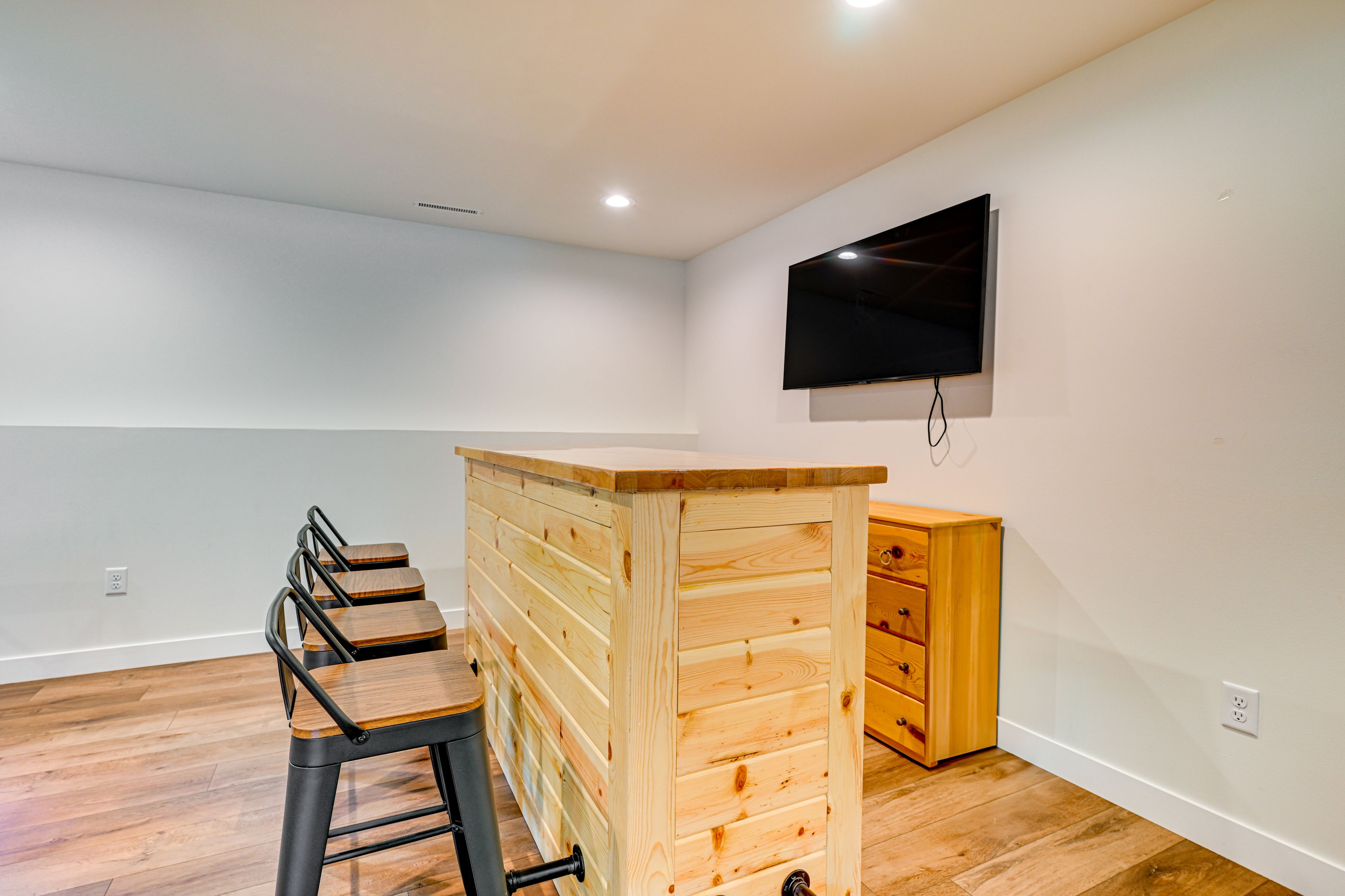Dry Bar | Smart TV | 1st Floor