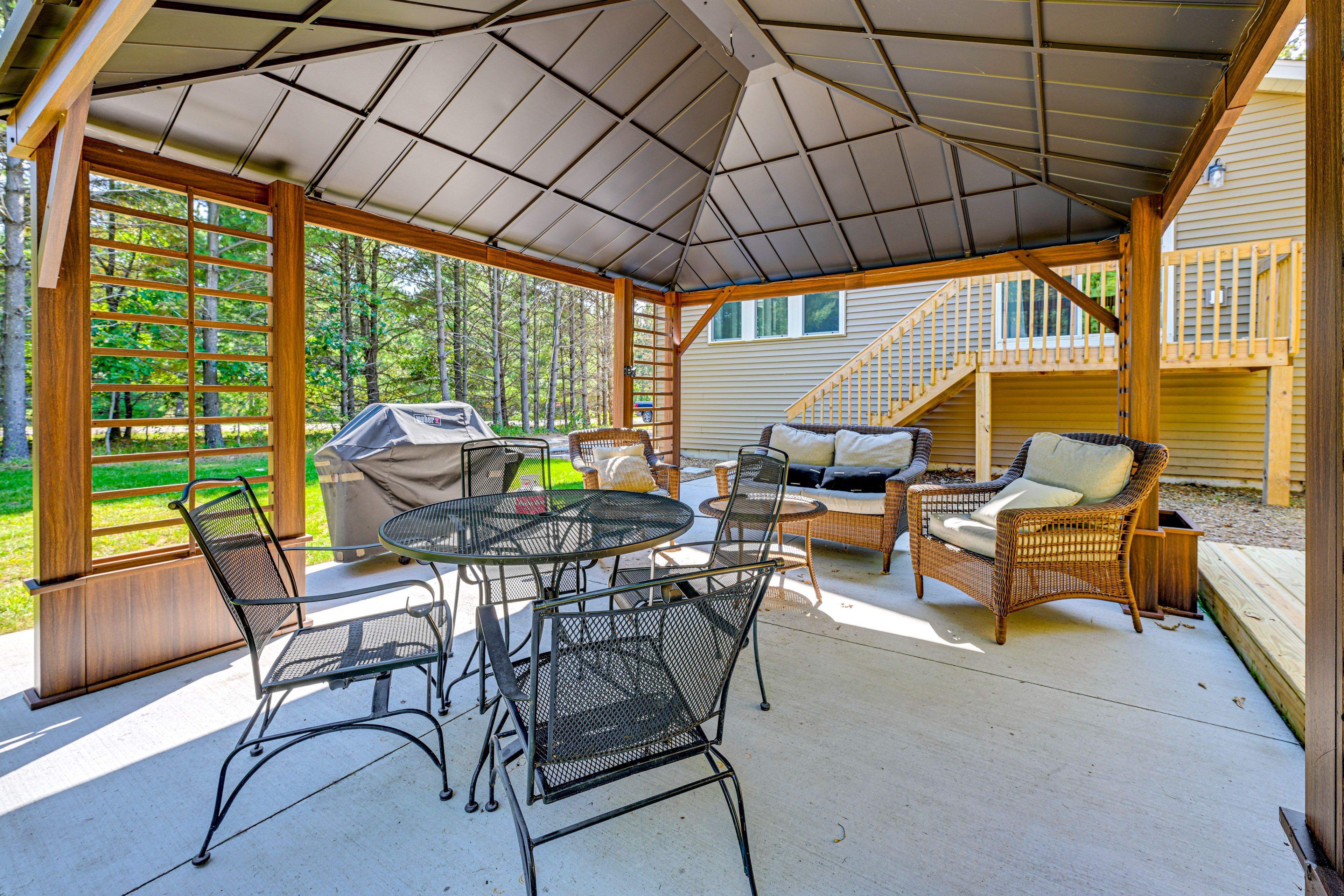 Gazebo | Gas Grill | Outdoor Dining Area