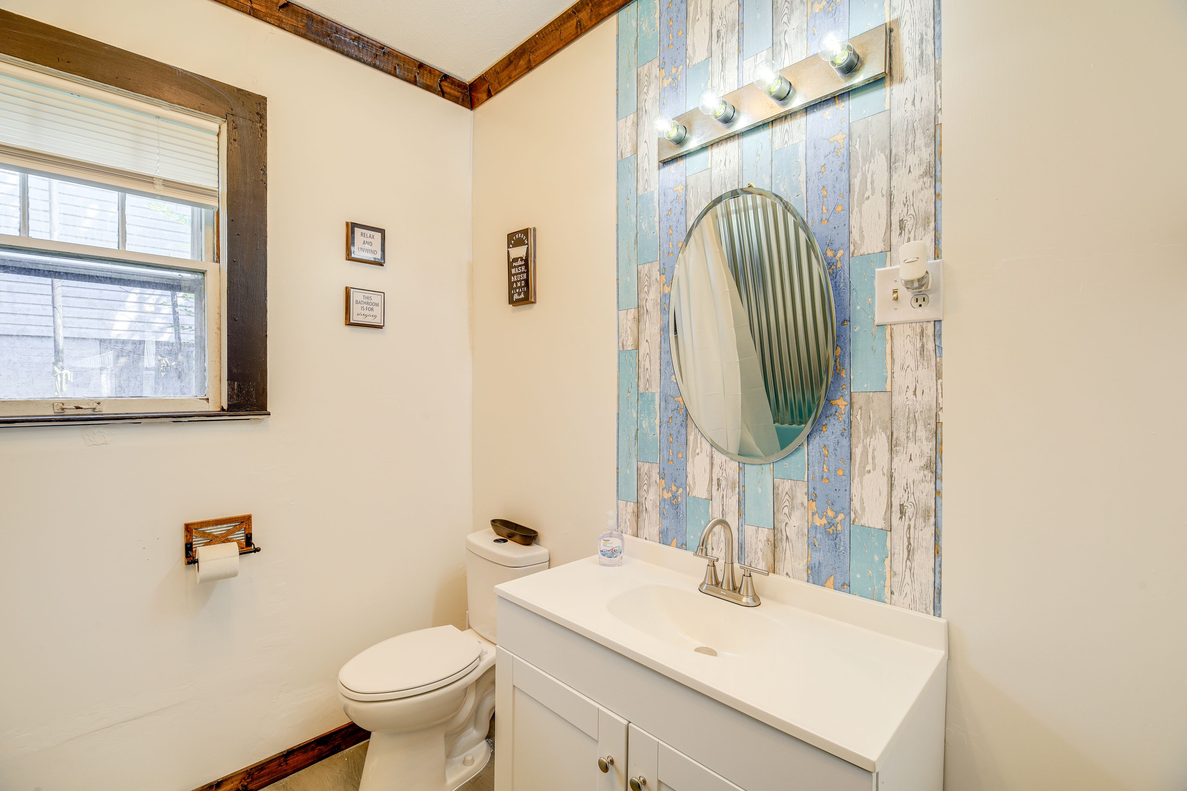 Full Bathroom | Shower/Tub Combo
