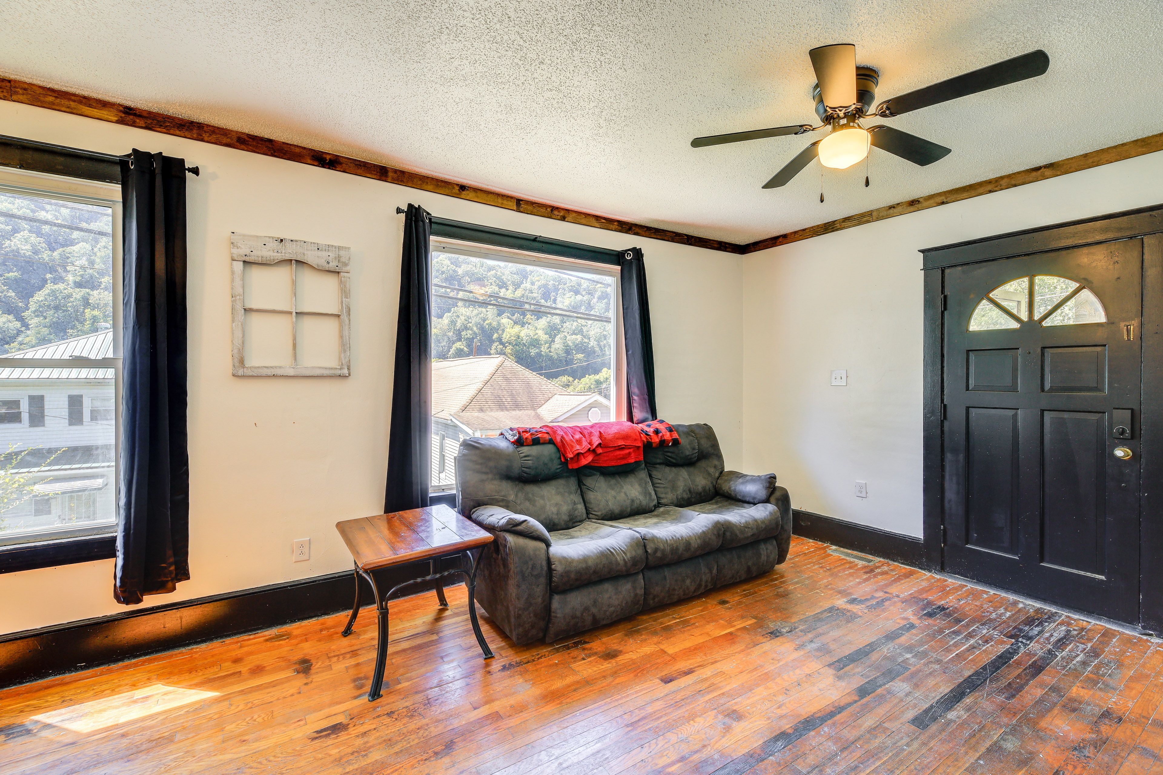 Living Room | Smart TV