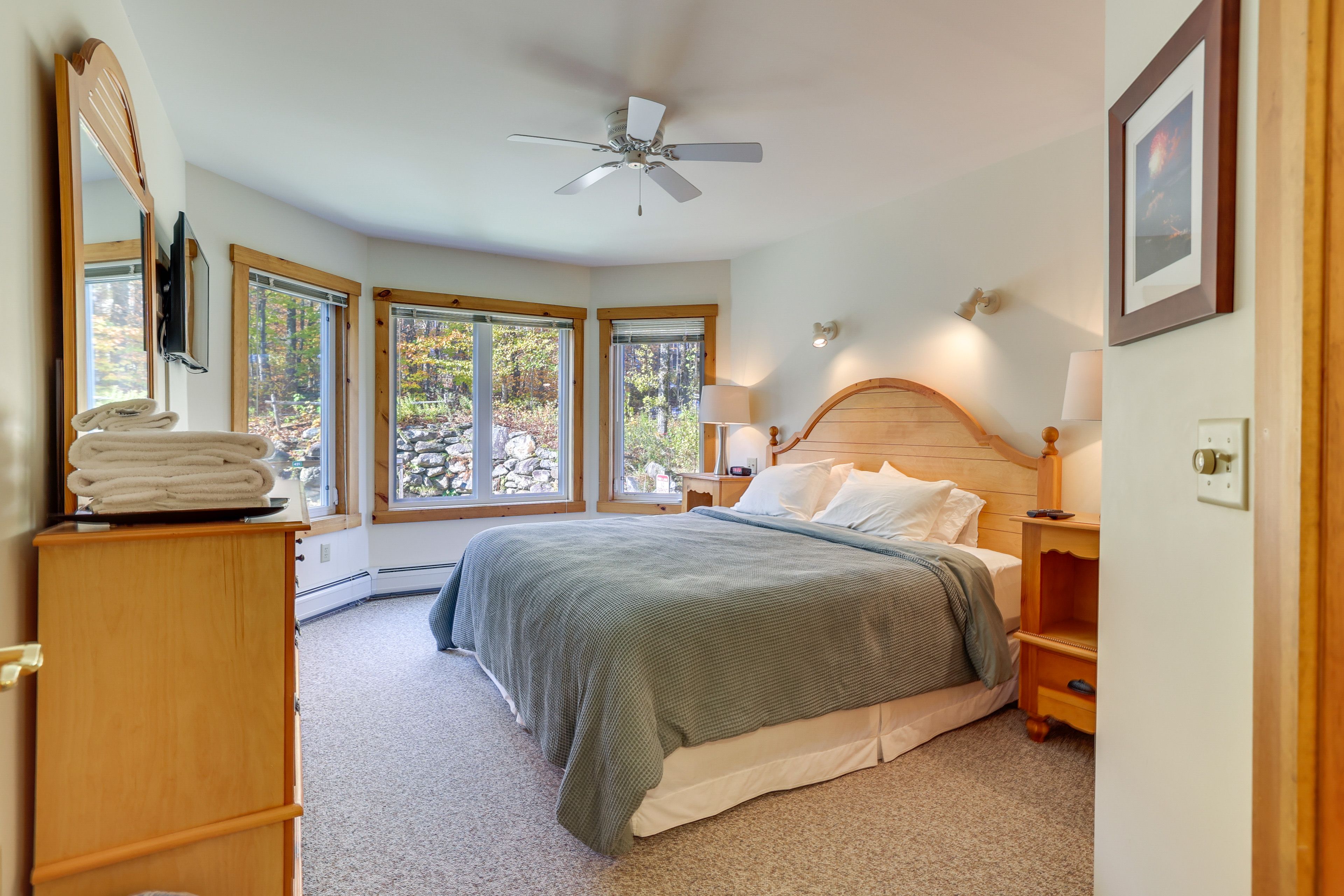 Bedroom 1 | King Bed | Smart TV | En-Suite Bathroom