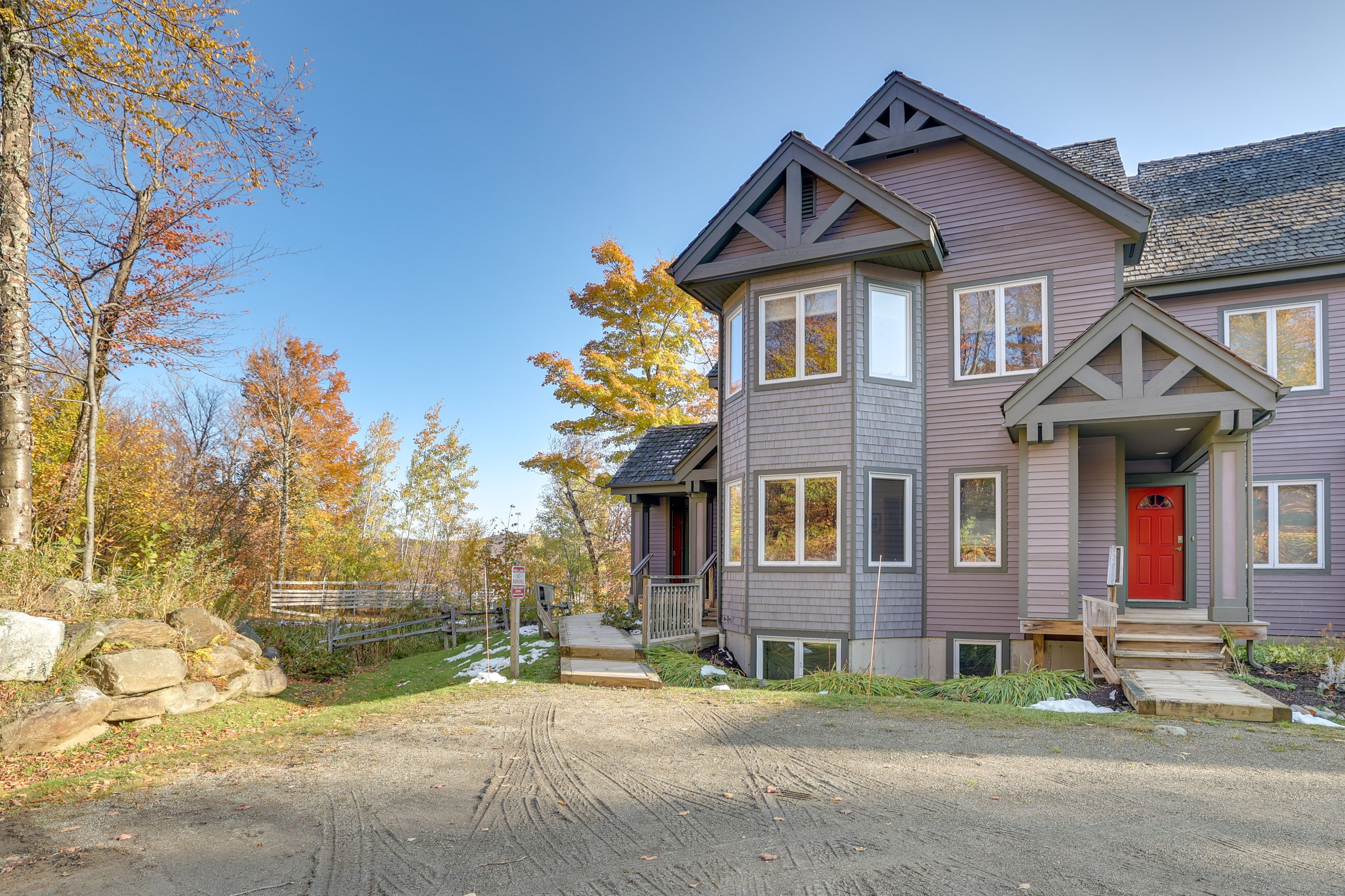 Property Exterior | Shared Parking Lot (1 Vehicle) | Off-Site Garage