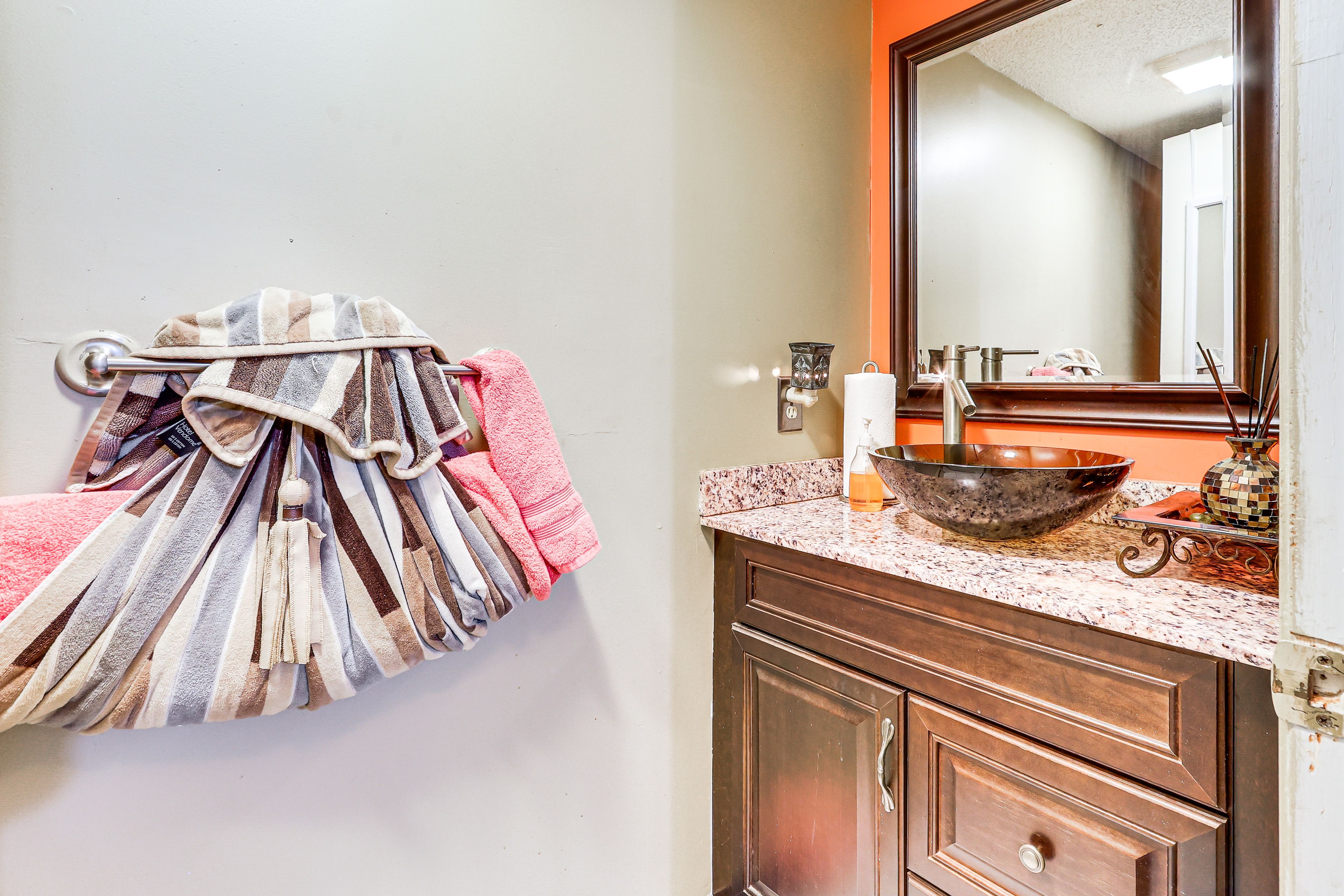 Half Bathroom | 2nd Floor