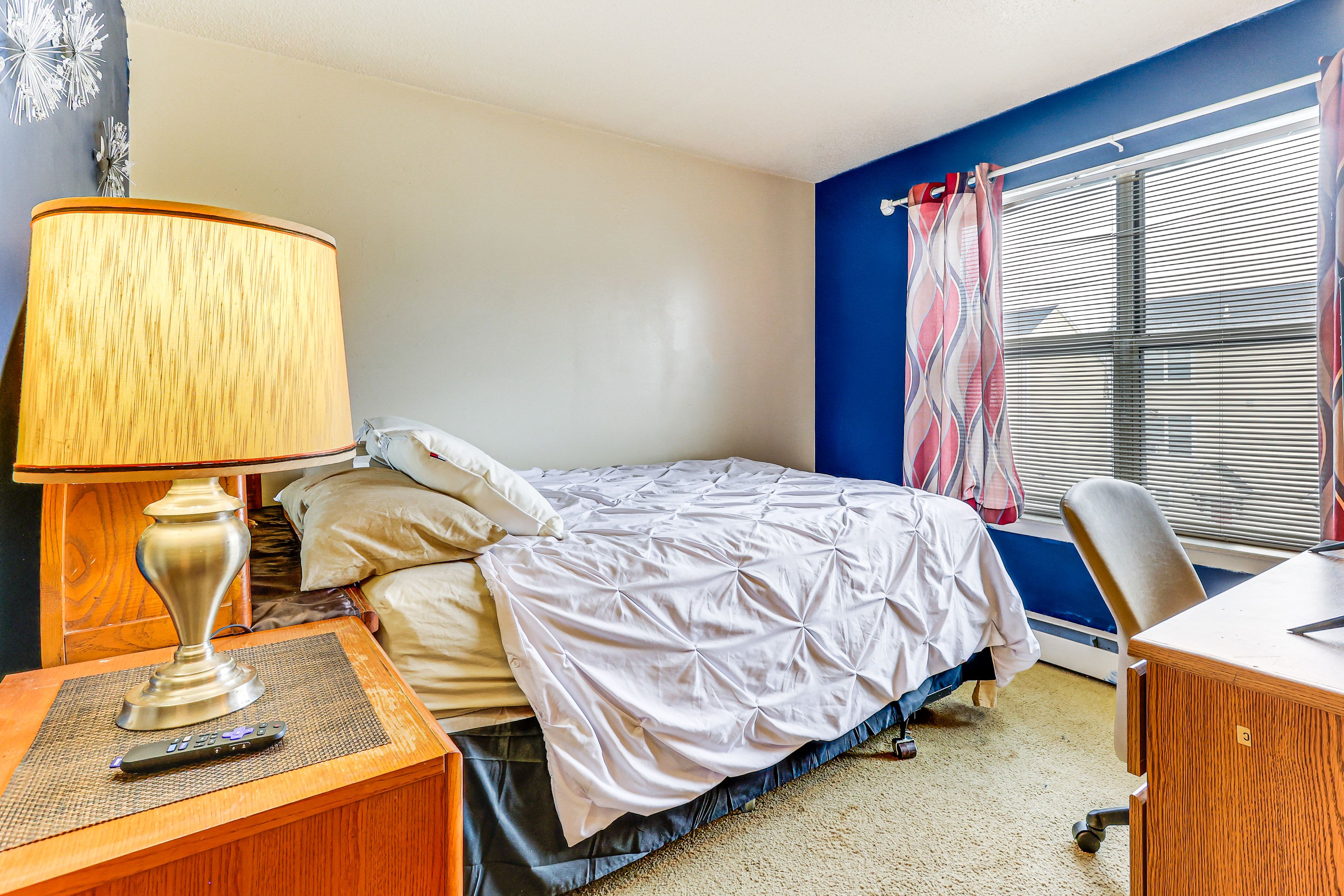 Bedroom 2 | 3rd Floor | Queen Bed | Laptop-Friendly Workspace