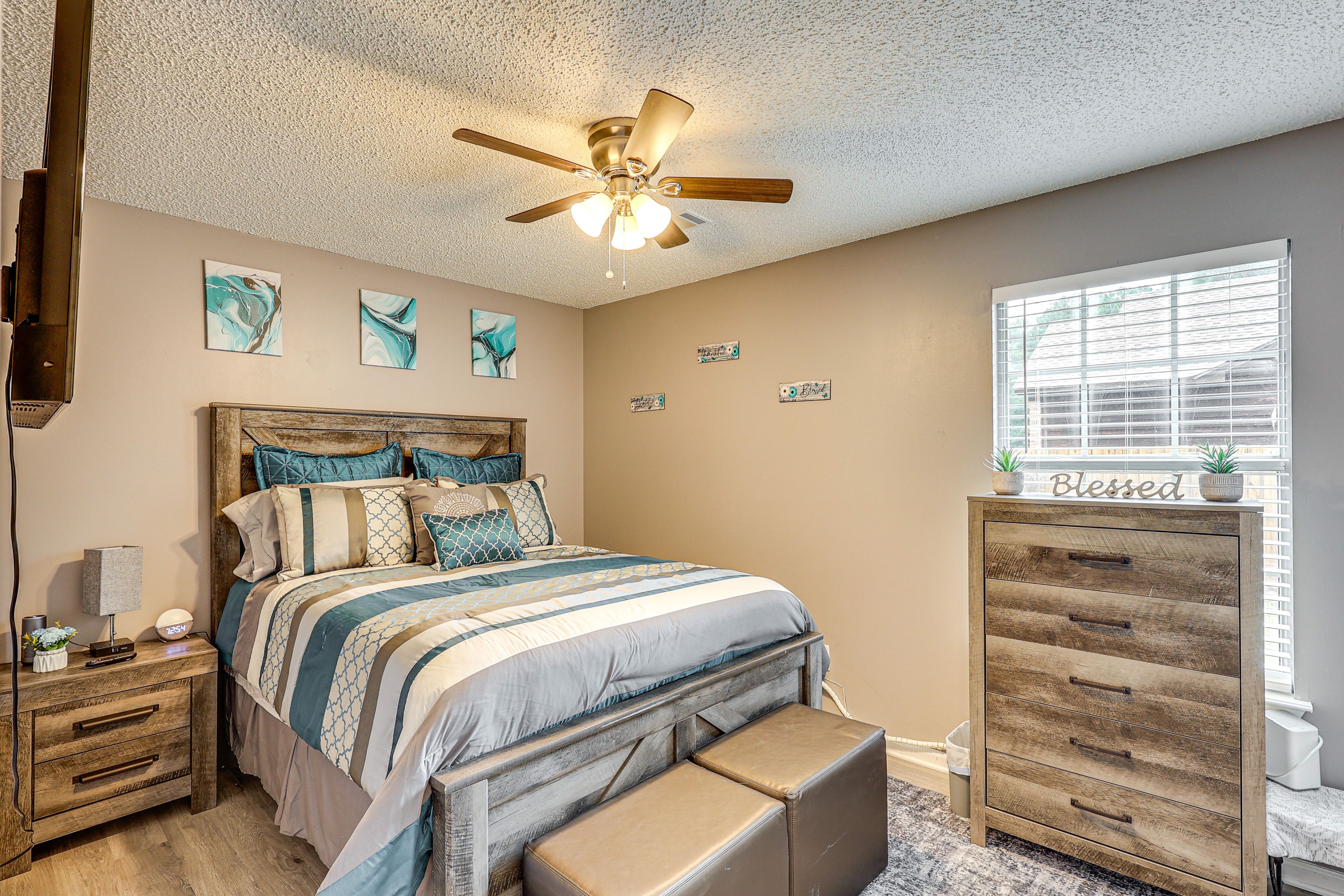 Bedroom 2 | Queen Bed | Smart TV